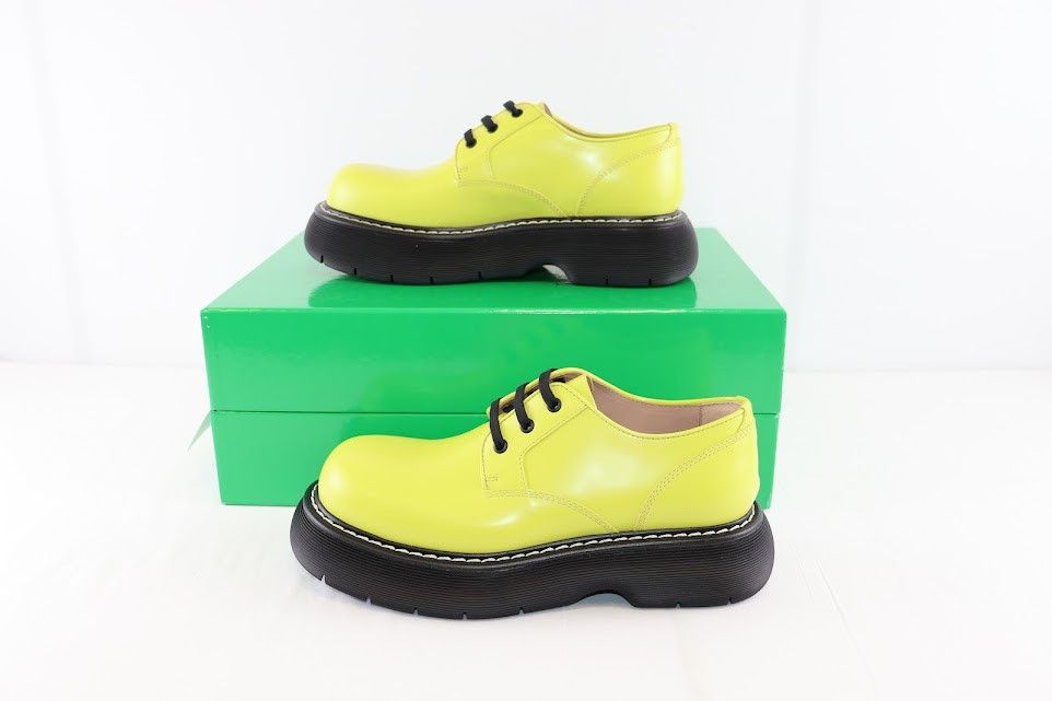 Bottega Veneta o1rshd1 Q:2 / Gloss Vinyl Swell Lace Up Boots in Kiwi/Black Size US 9 / EU 42 - 1 Thumbnail
