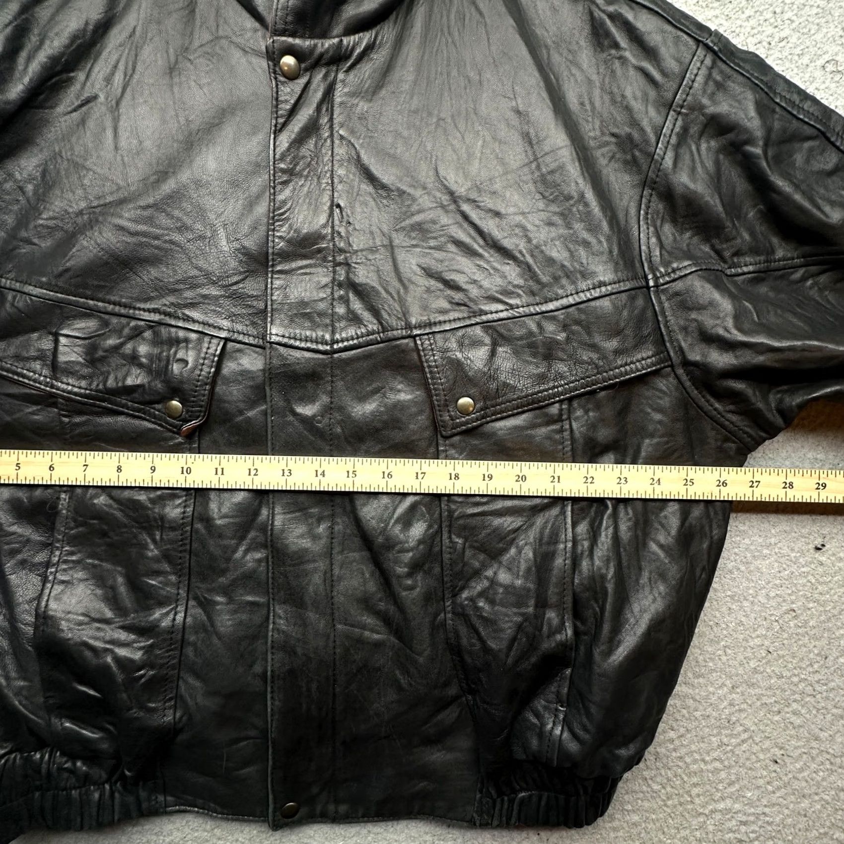 Vera Pelle VINTAGE Vera Pelle Leather Bomber Jacket Mens XL Black Full Zip Button Italy Bomber Jacket Mens XL Black Leather Vera Pelle BW-21 Size US XL / EU 56 / 4 - 4 Thumbnail