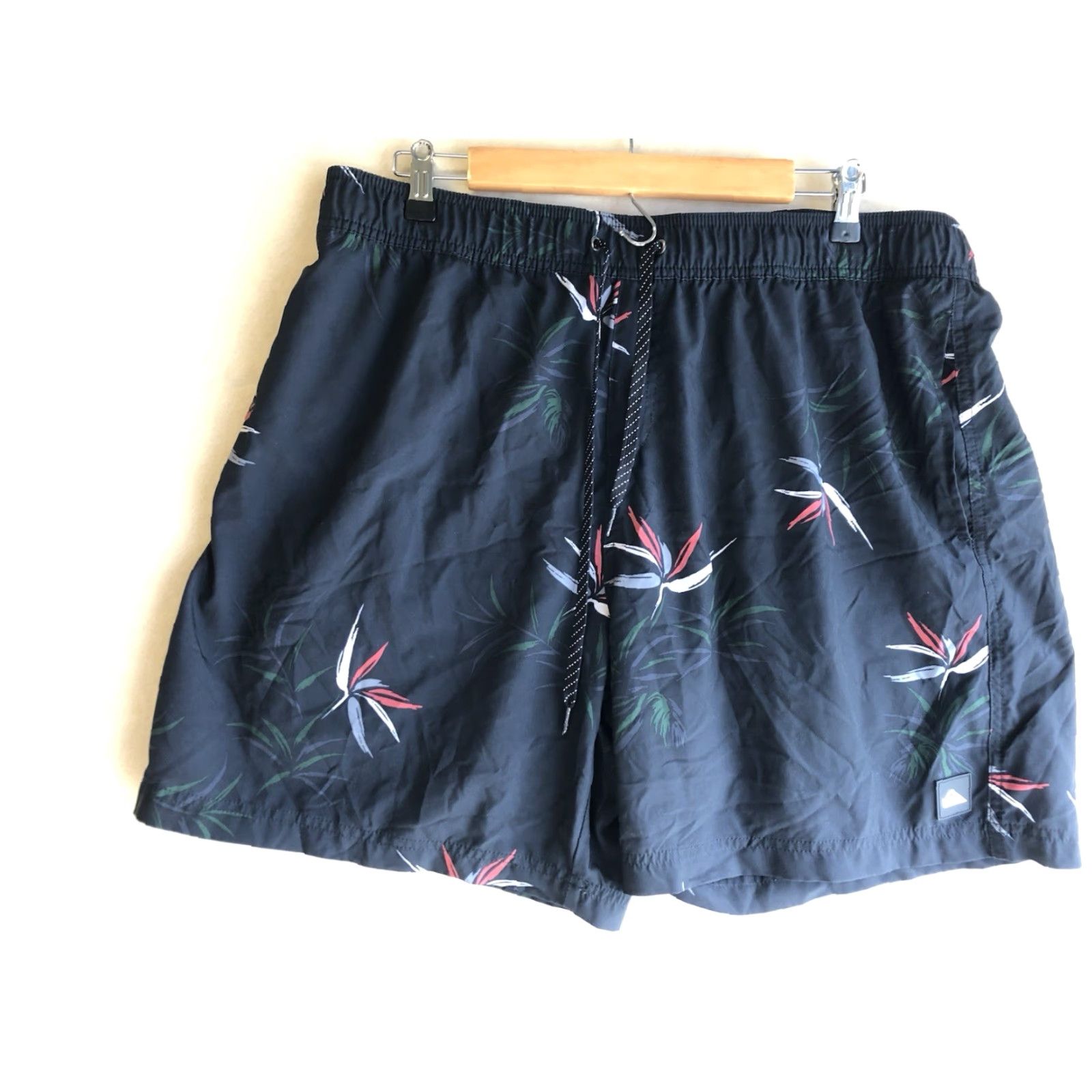 Vintage Quicksilver Board Shorts Mens XL Black Floral Swim Trunks Beach Surf Drawstring Regular Bottom Men Size US 36 / EU 52 - 2 Thumbnail