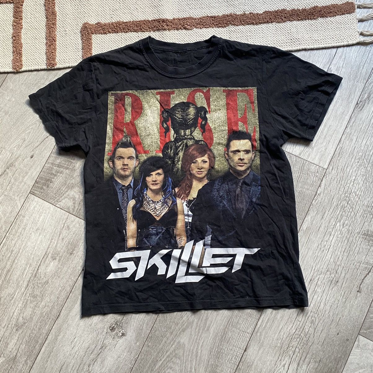 Band Tees SKILLET BAND Y2K TO NIGHT WE RISE FADED T SHIRT Size US M / EU 48-50 / 2 - 1 Thumbnail