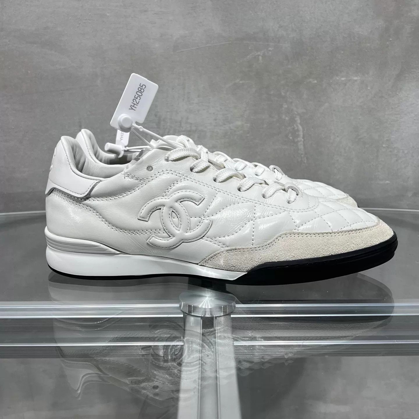 Chanel Women's Chanel Deerskin Sneaker White EU 37.5 BNIB Size US 7 / IT 37 - 4 Thumbnail