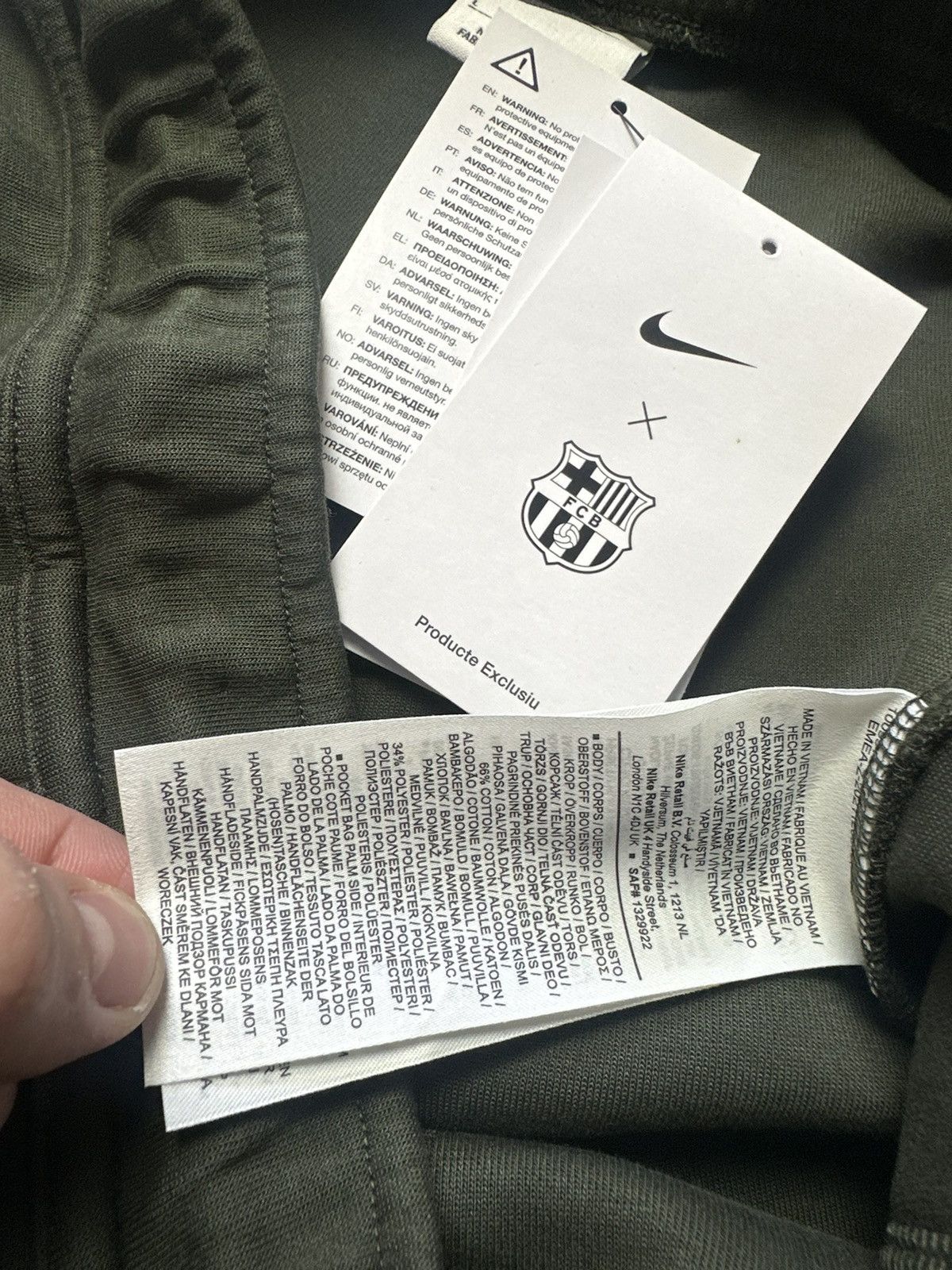 Nike Nike tech fleece x Barcelona Soccer shorts rare size L Khaki Size US 34 / EU 50 - 5 Thumbnail