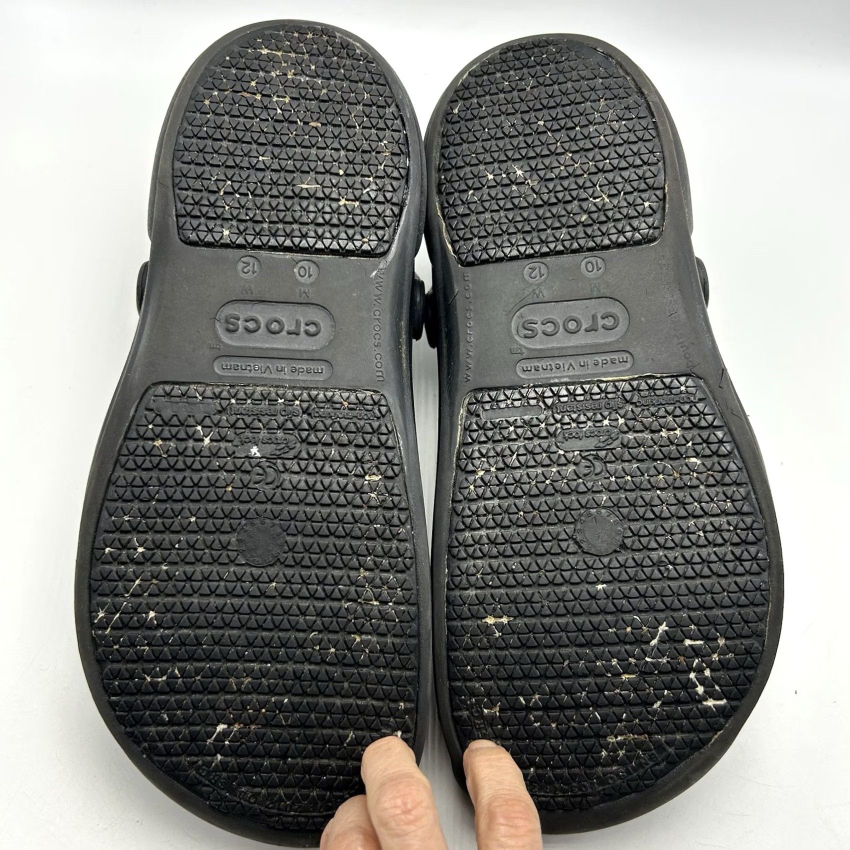 Crocs Crocs Bistro Clog Mens 10 Black Slip Resistant Work Comfort Resturant Read Size US 8 / EU 41 - 6 Thumbnail