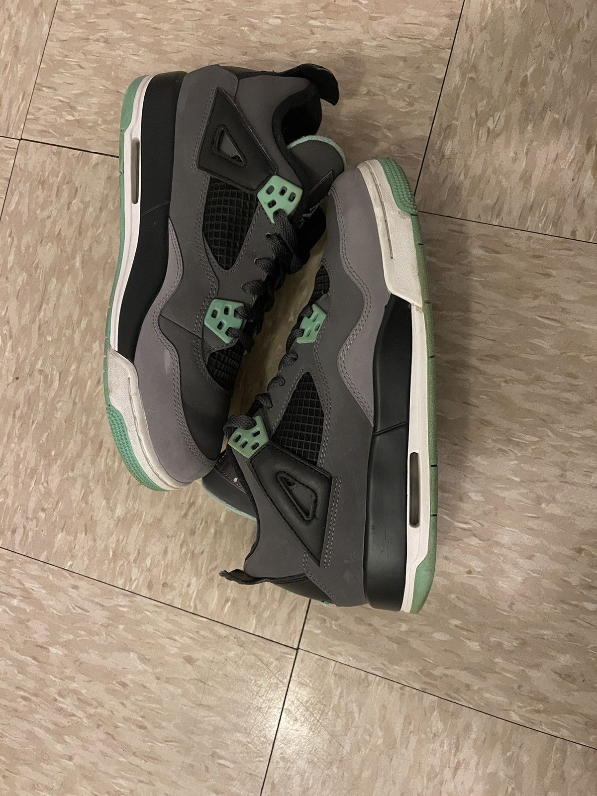 Jordan Brand Green glow 4s Size US 6.5 / EU 39-40 - 1 Thumbnail