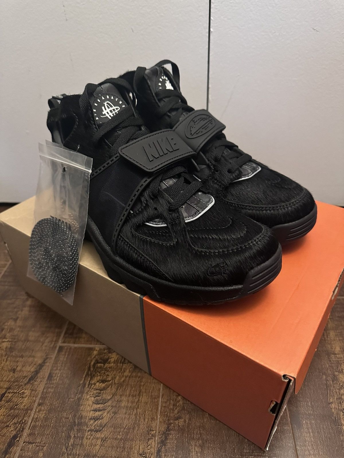 Corteiz × Nike Nike x Corteiz Air Trainer Huarache SP Size US 8.5 / EU 41-42 - 1 Thumbnail
