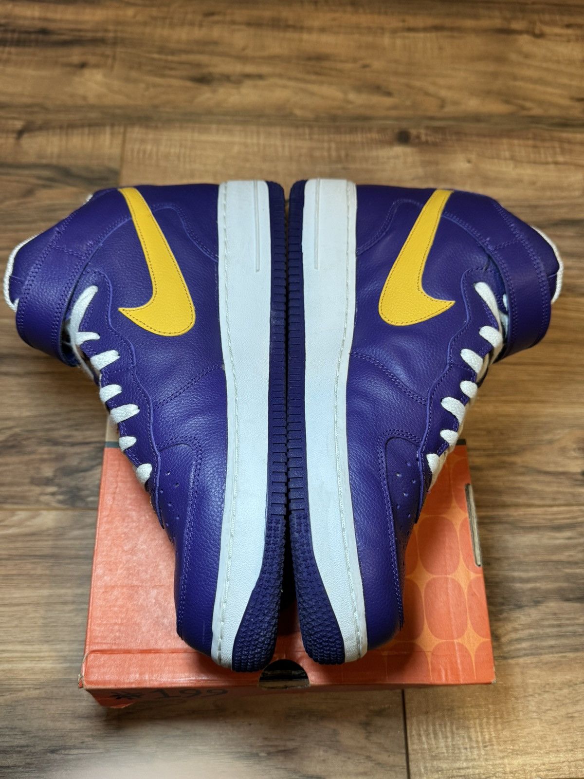 Nike 2004 Air Force One Mid (LAKERS) Size US 10 / EU 43 - 3 Thumbnail
