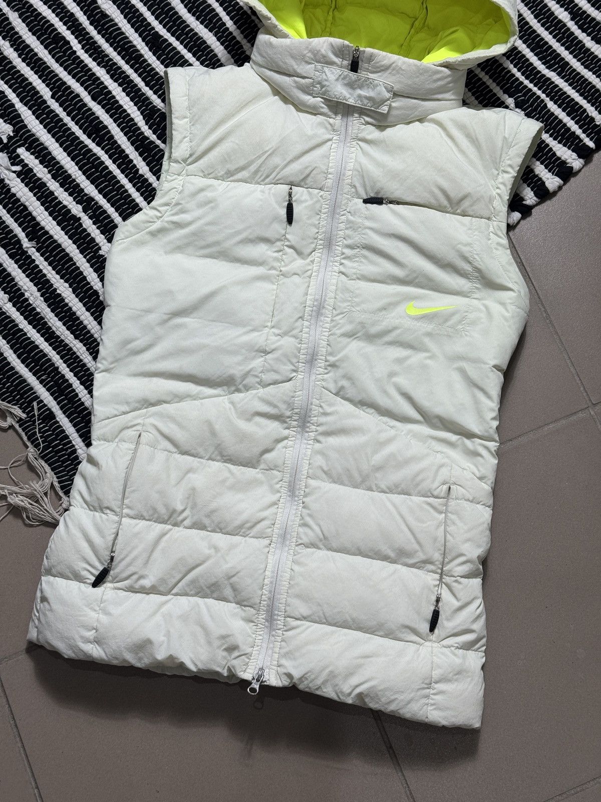 Nike VINTAGE NIKE 2000s WHITE DOWN PUFFER VEST Size XS / US 0-2 / IT 36-38 - 2 Thumbnail