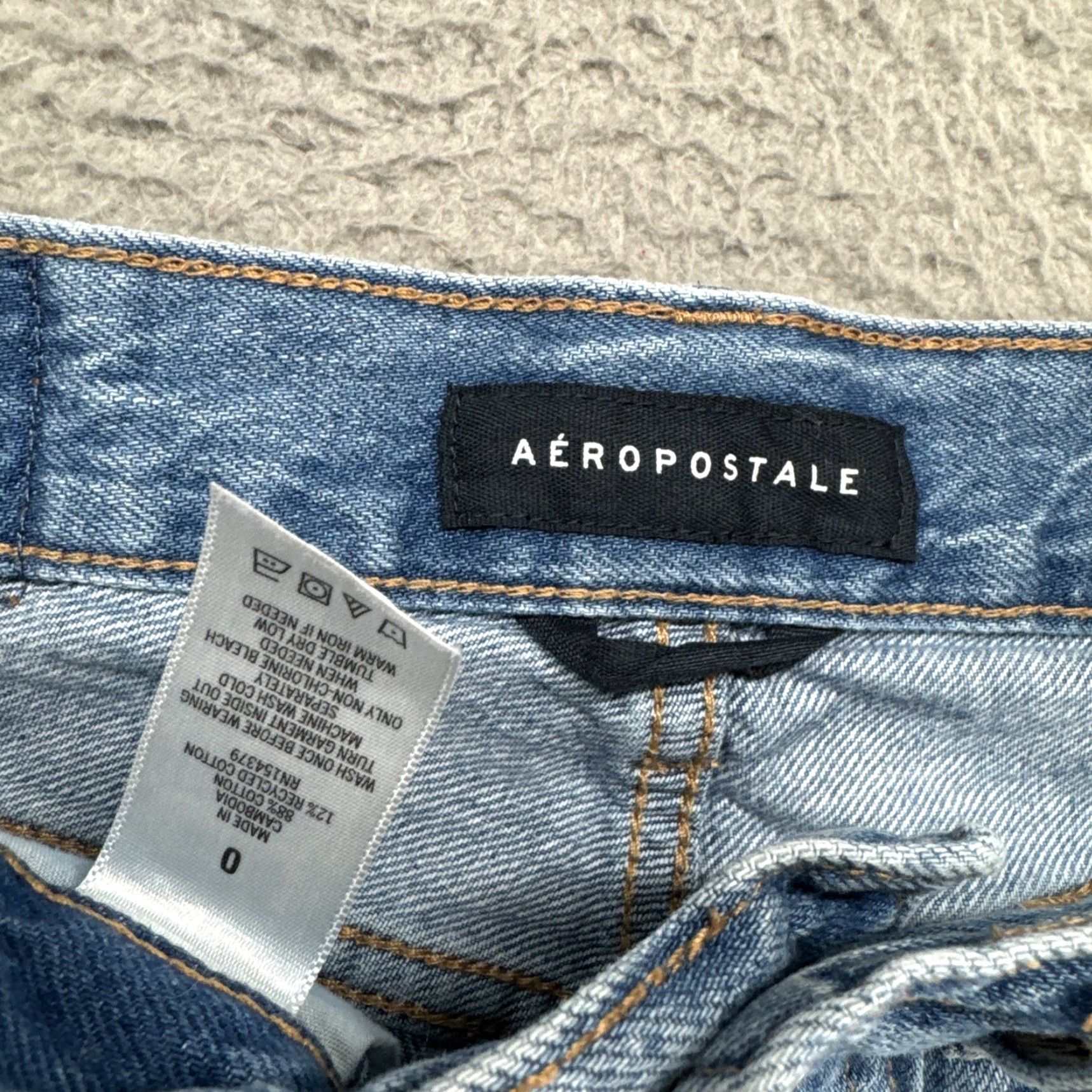 Vintage Aéropostale Jeans Women High Rise Straight Distressed Button Fly Size 0 Blue Denim Stretch 5-Pocket 90s Theme Size 25" / US 0 / IT 36 - 4 Thumbnail
