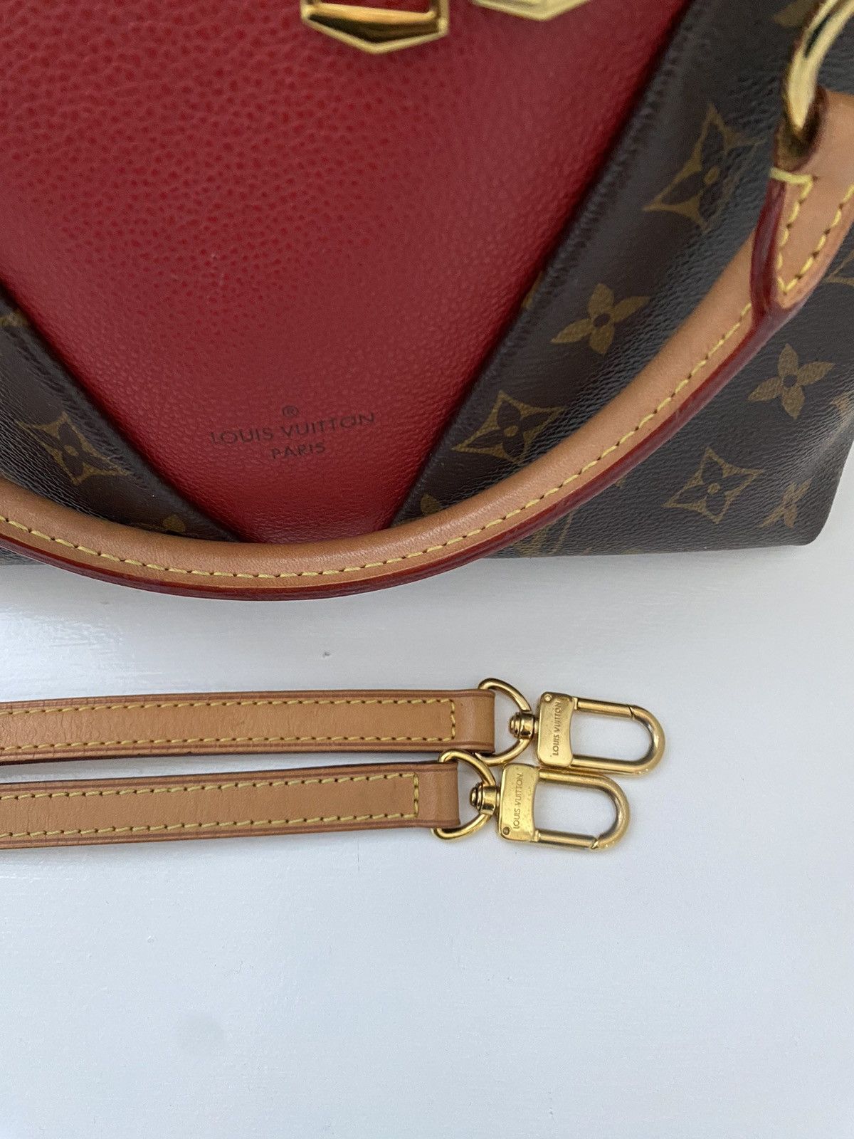 Louis Vuitton Authentic Louis Vuitton V Tote BB Size ONE SIZE - 16 Thumbnail