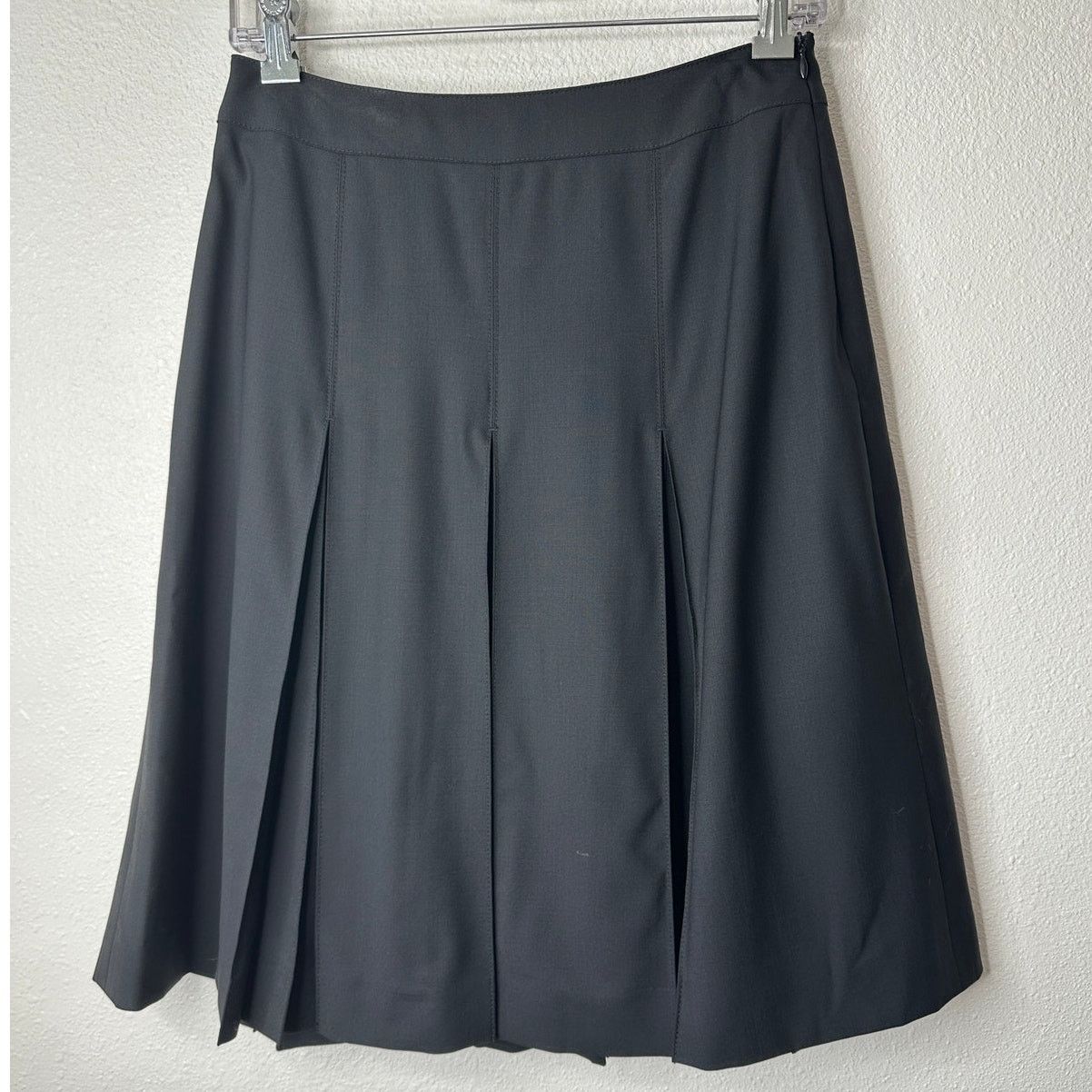 Burberry Burberry Black Pleated A-Line Skirt Side Zip Knee Length 23” Size 27" / US 4 / IT 40 - 6 Thumbnail