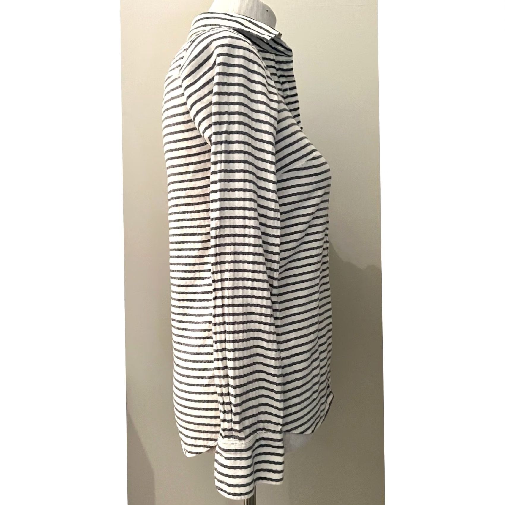 J.Crew J.Crew Button-Up Shirt Women’s Sz 0 Striped Blue Collared Long Sleeve Casual Shirt Boy Shirts Off-White Color: Blue Mens Womens Boys Girls Size XS / US 0-2 / IT 36-38 - 5 Thumbnail