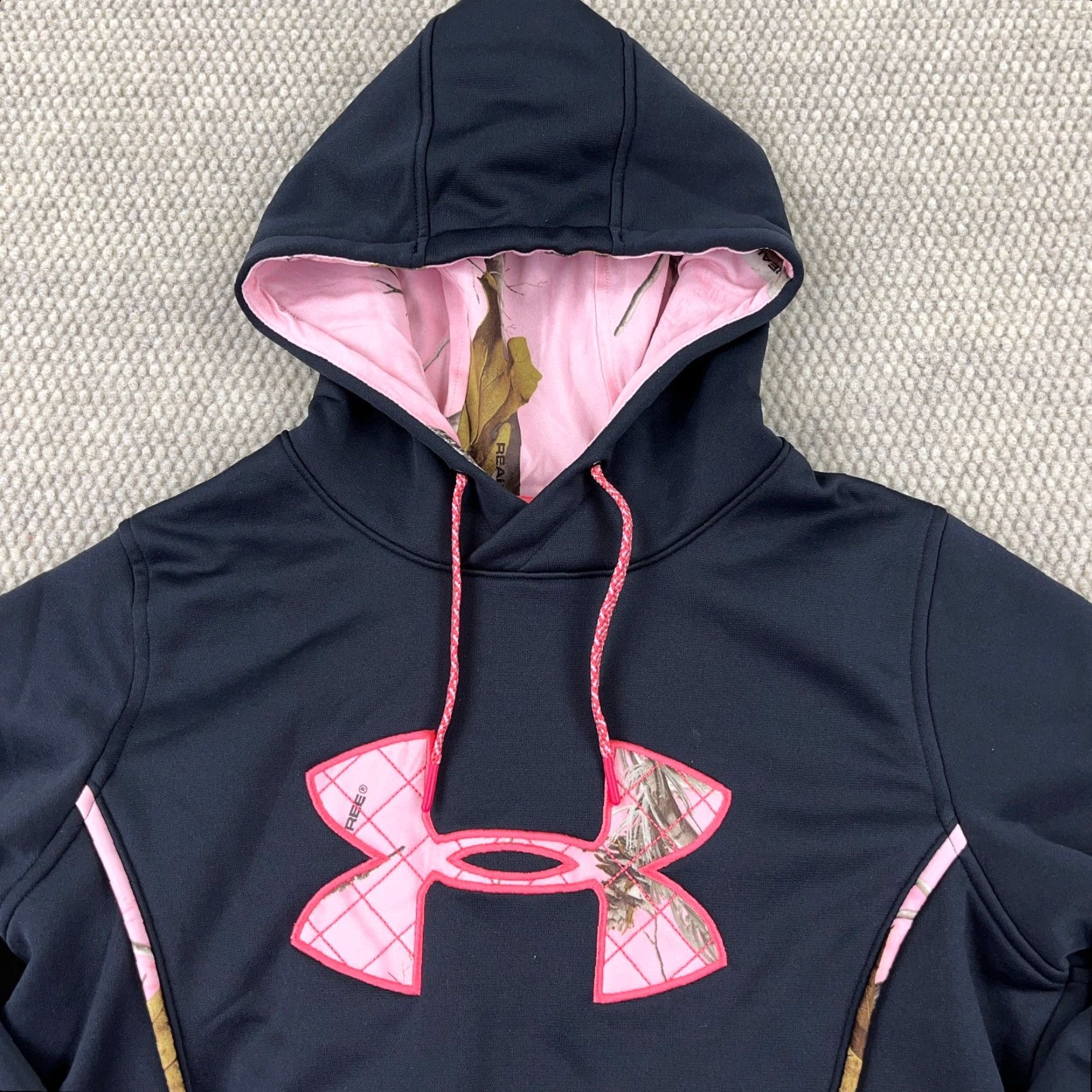 Under Armour Under armour Hoodie Women M Black Pink Camo Logo Pullover All Seasons Moisture Wicking Sports Logo Mens Womens Girls Boys Size M / US 6-8 / IT 42-44 - 2 Thumbnail