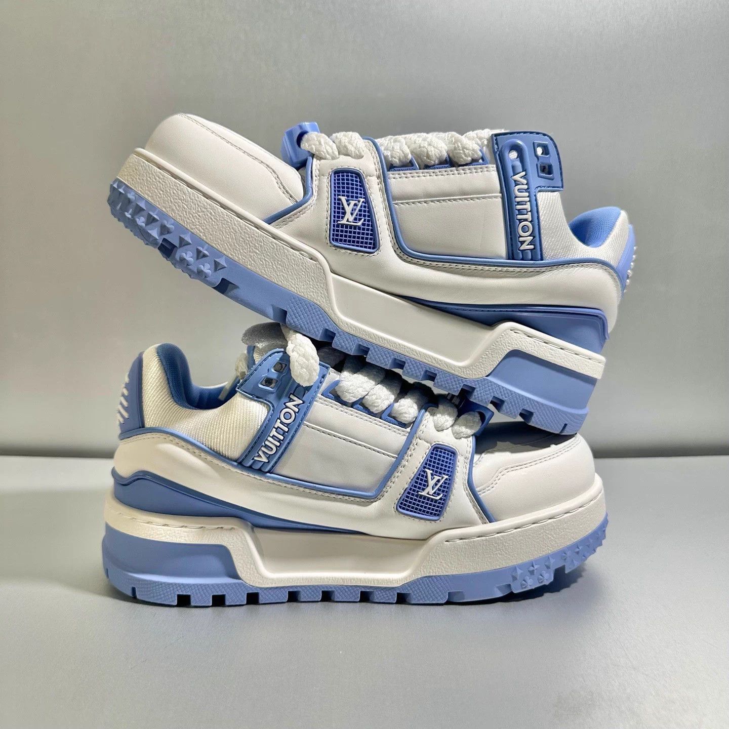 Louis Vuitton Louis Vuitton Trainer White Blue Pangding 36.5 EU new Size US 5.5 / IT 35.5 - 4 Thumbnail