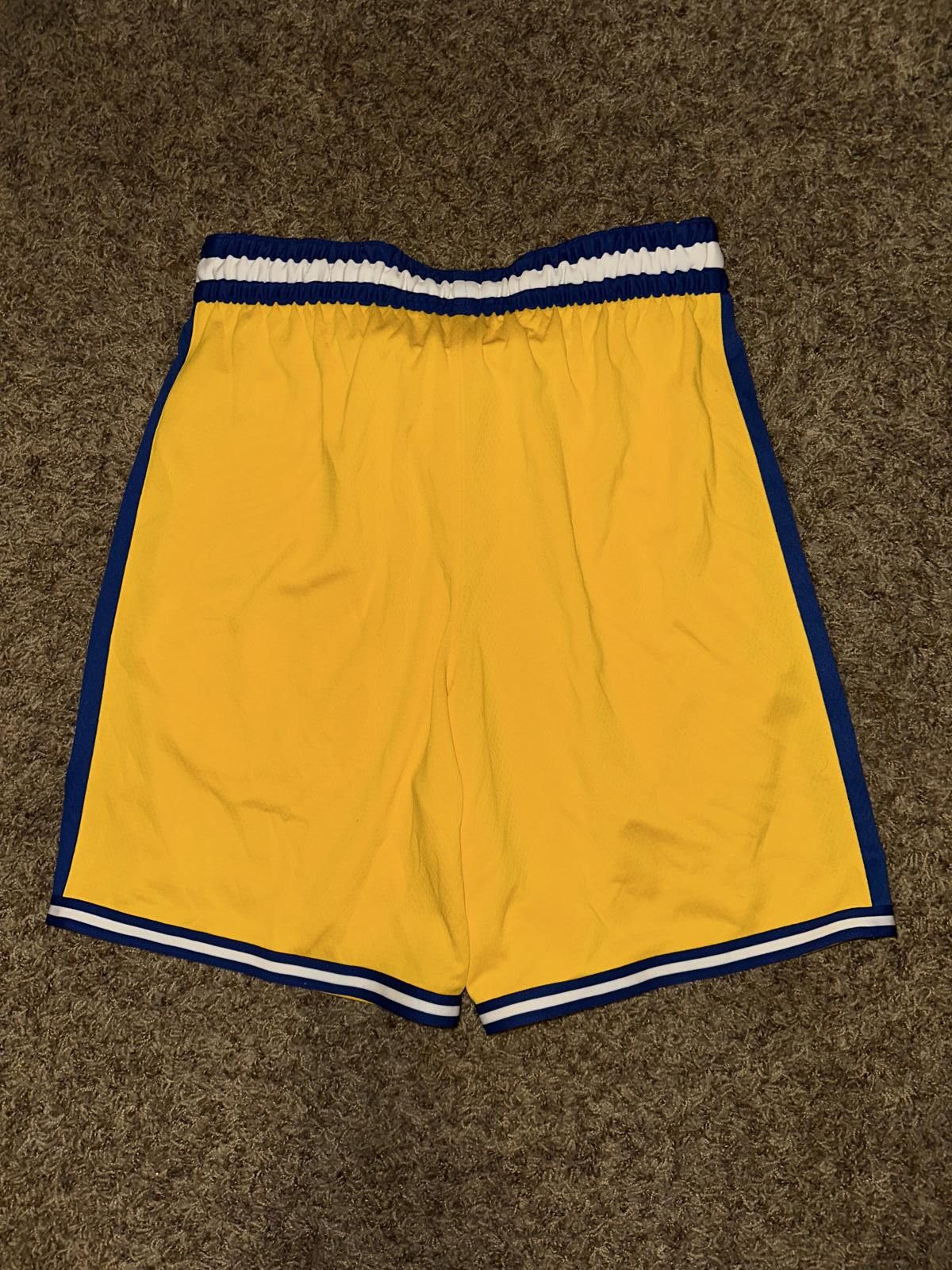 Nike Nike Men's Golden State Warriors Gold Hardwood Classics Swingman Shorts Sample Size US 34 / EU 50 - 8 Thumbnail