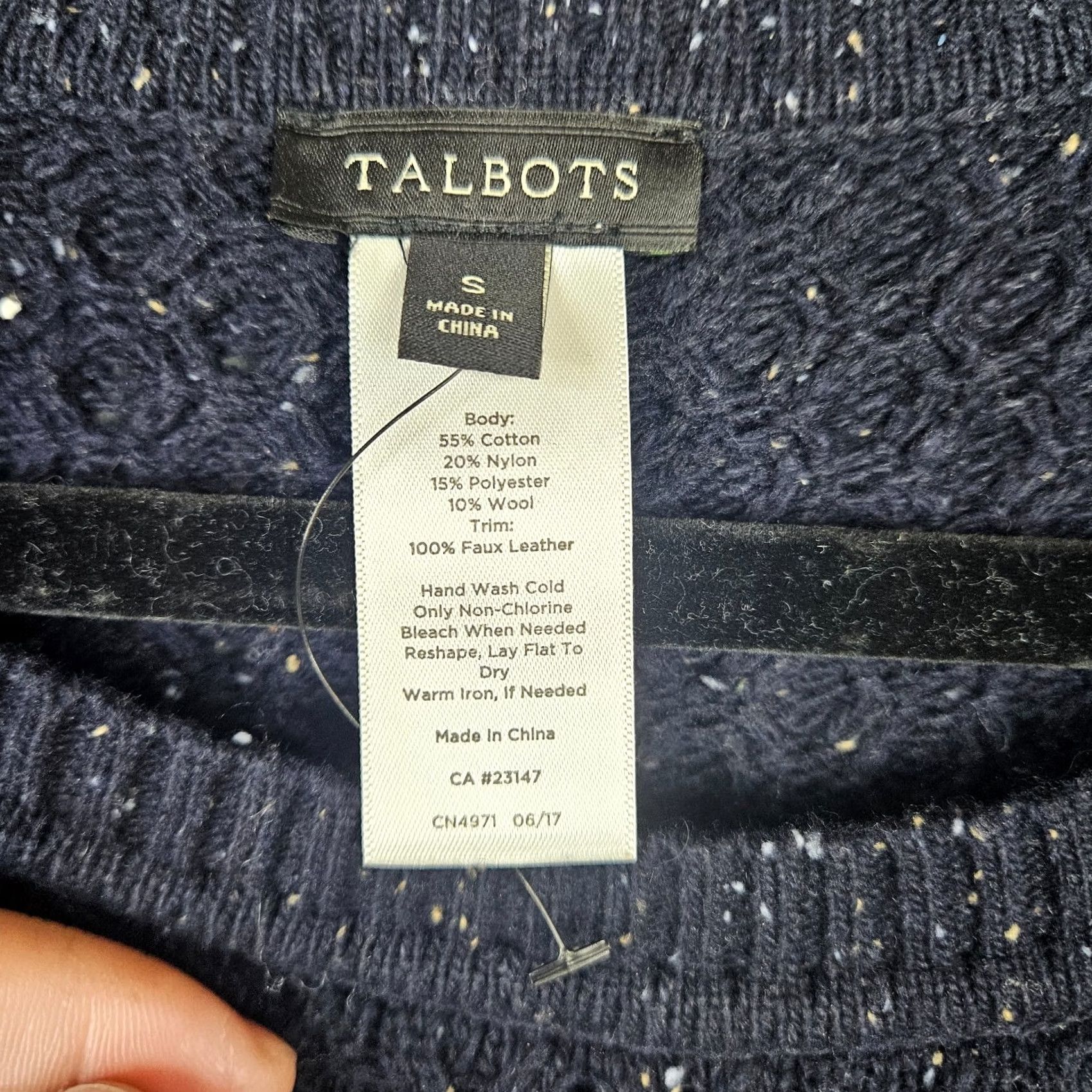 Talbots TALBOTS Women’s Navy Blue Poncho/Cape Sweater S Cape Women S Navy Blue Knit Cotton Nylon Solid Modern Casual 90s? No Vintage Size S / US 4 / IT 40 - 6 Thumbnail