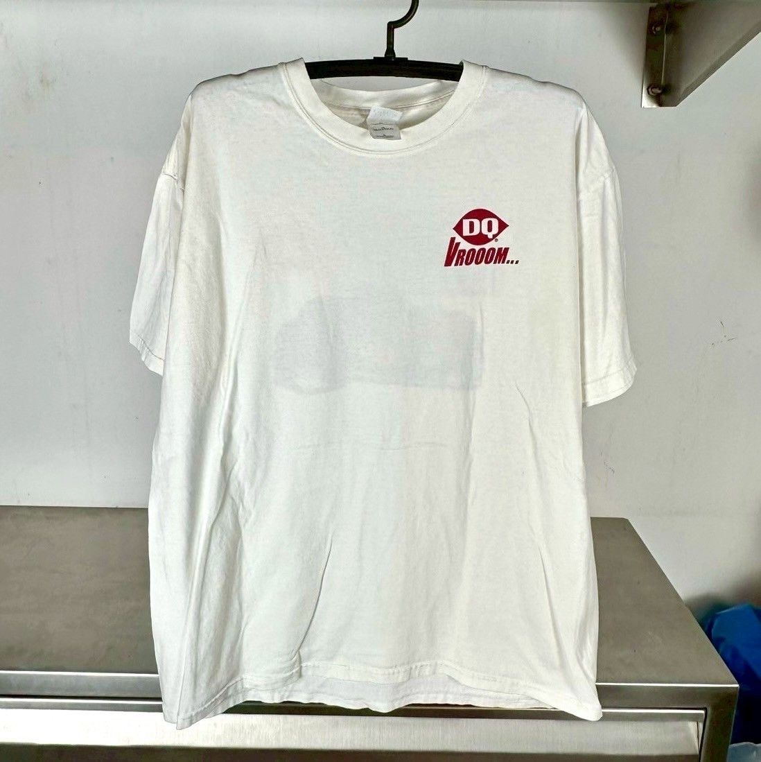 Vintage Daily Queen Cruisin For That Cool Smooth Taste Promo T-shirt Size US XL / EU 56 / 4 - 1 Thumbnail