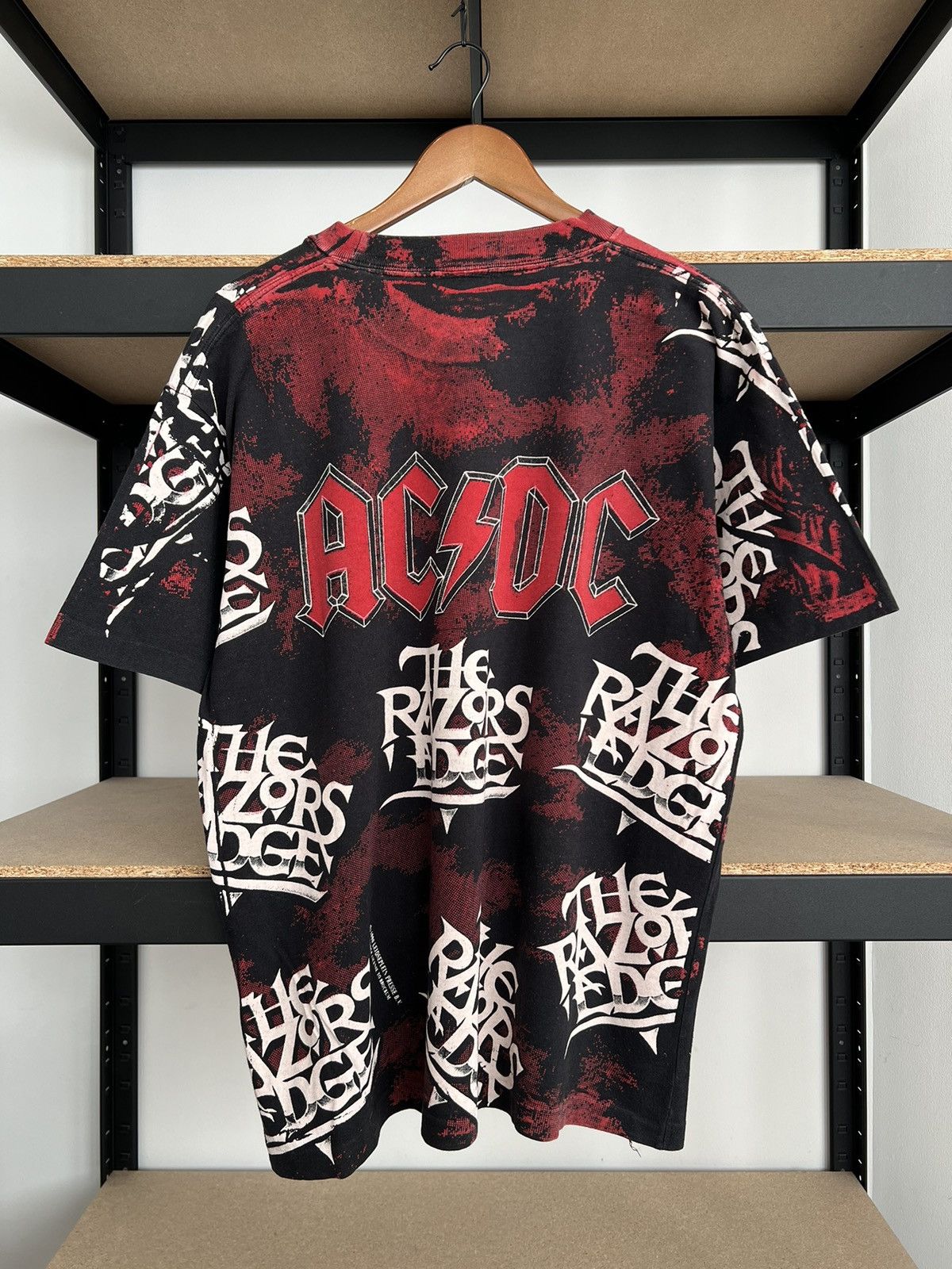 Band Tees Vintage 1990 AC/DC ACDC The Razors Edge AOP T-shirt Size US XL / EU 56 / 4 - 2 Thumbnail