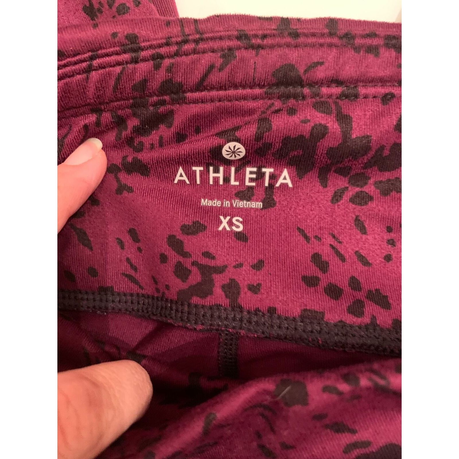 Athleta Athleta red wine and black crop pockets leggings size XS Size 26" / US 2 / IT 38 - 4 Thumbnail