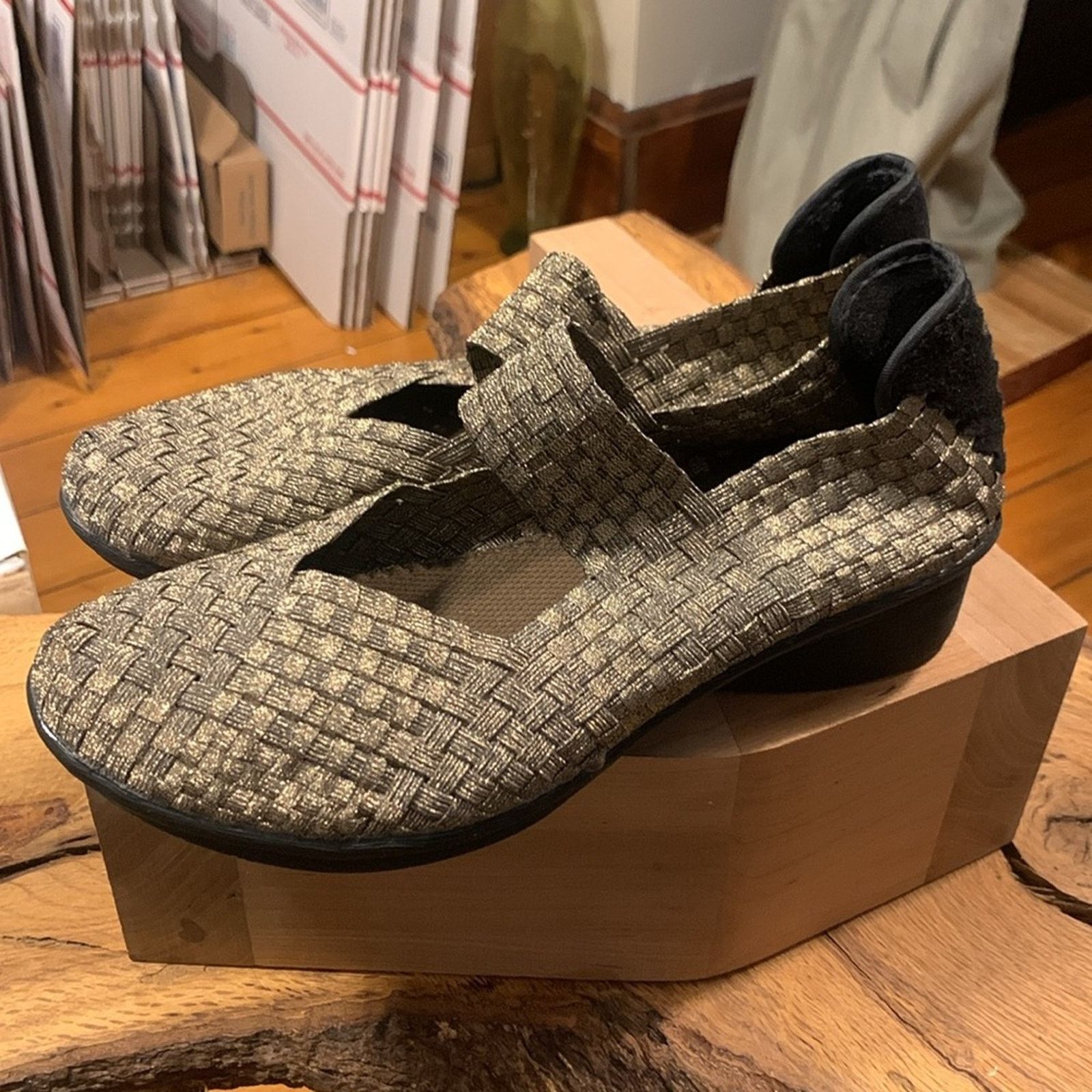Vintage Bernie Mev Gold Maryjanes woven lug sole wedge travel shoe Size US 8 / IT 38 - 3 Thumbnail