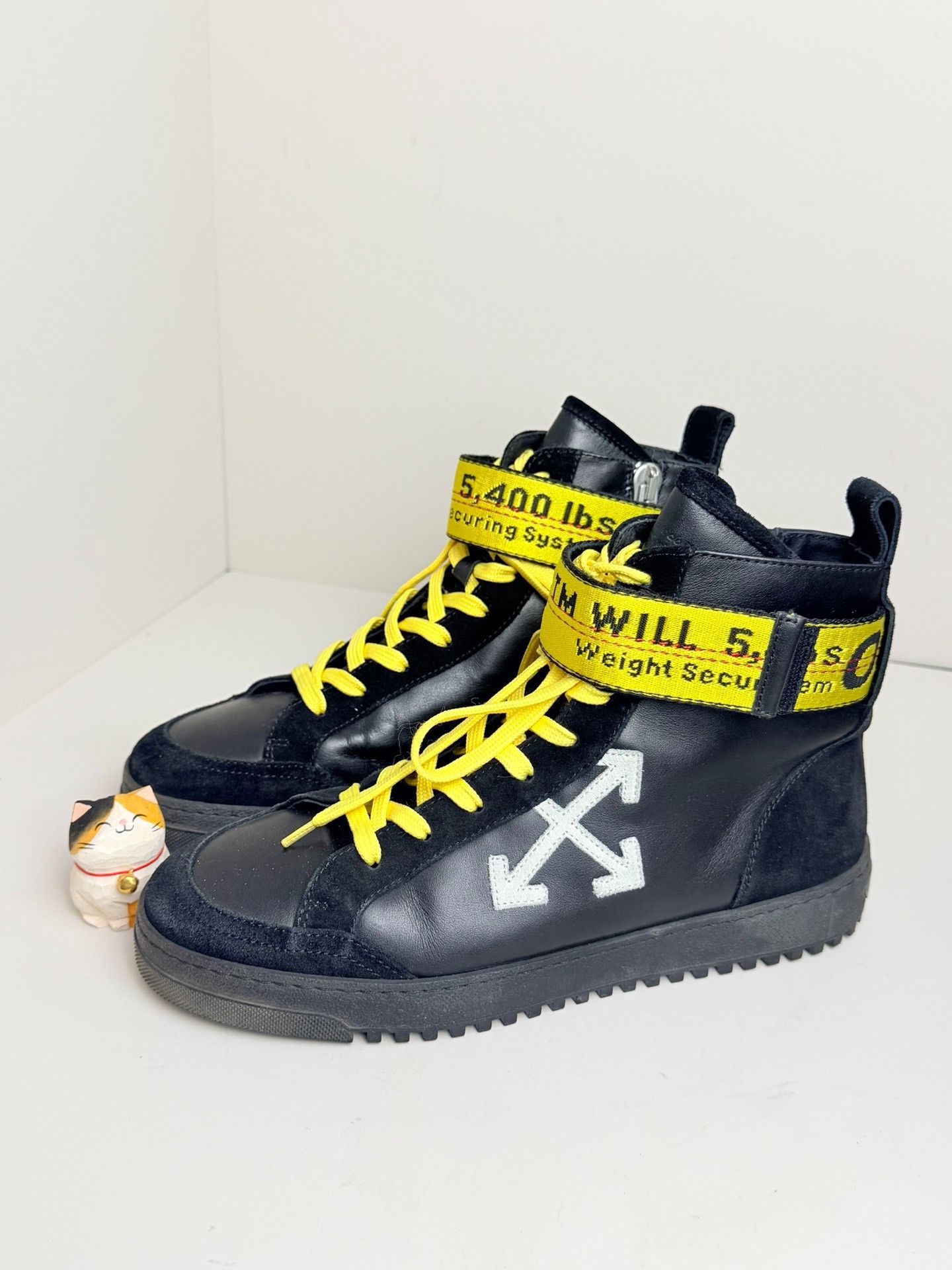 Off-White Off-White White Hitop Sneakers 6 Men Size US 6 / EU 39 - 1 Thumbnail