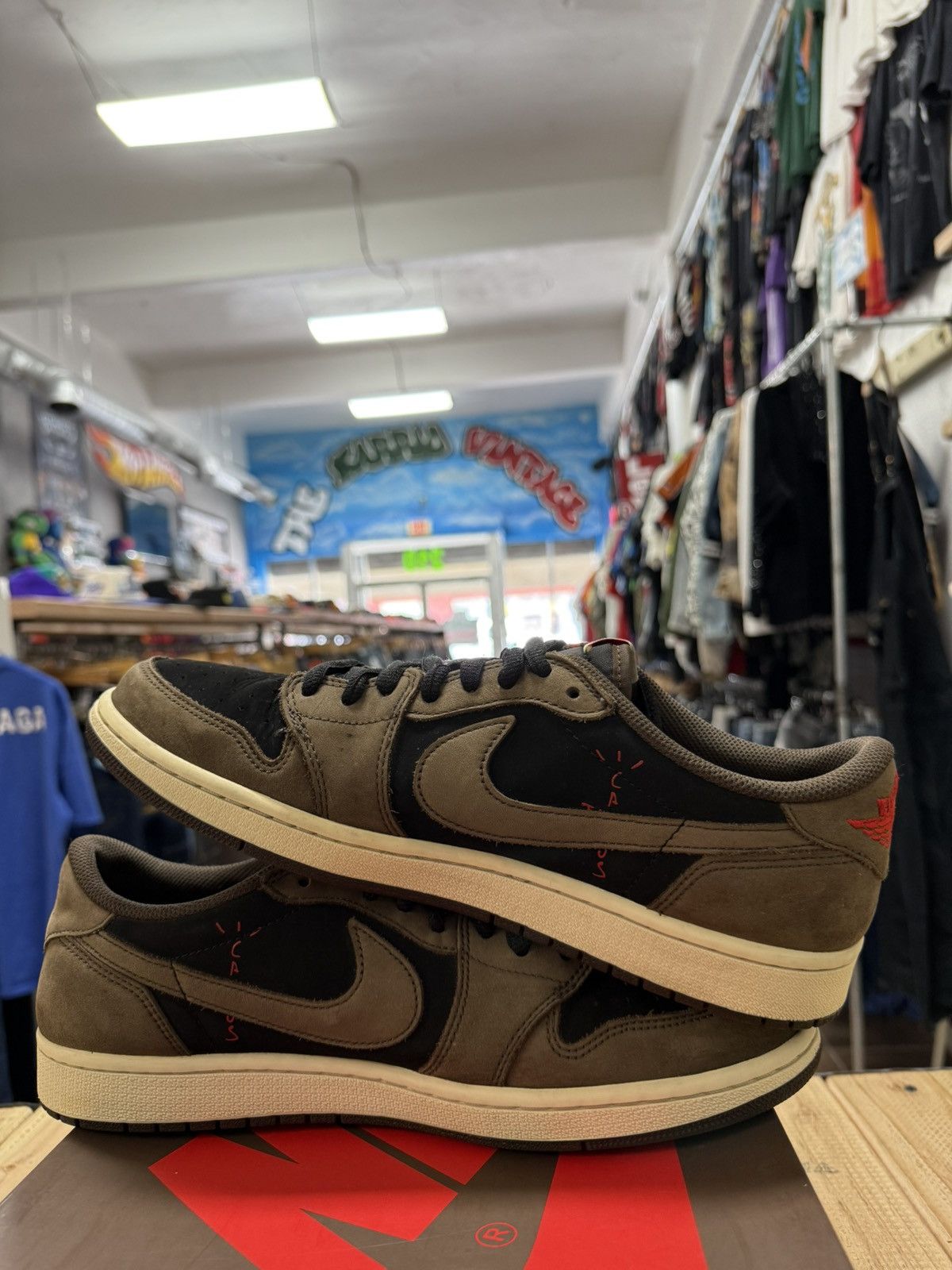 Nike × Travis Scott Travis scott low mocha size 11 og all Size US 11 / EU 44 - 6 Thumbnail
