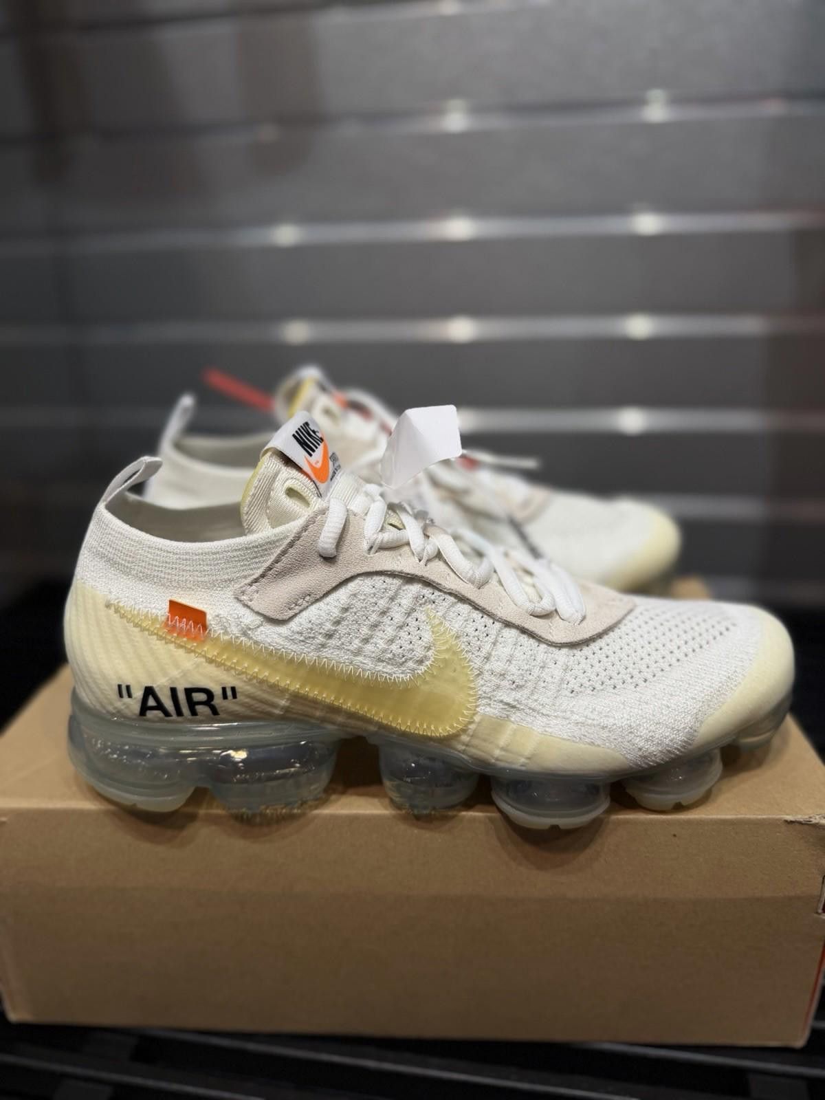 Nike 2018 Nike Off-White x Air VaporMax Style AA3831-100 Size 9M Size US 9 / EU 42 - 12 Thumbnail