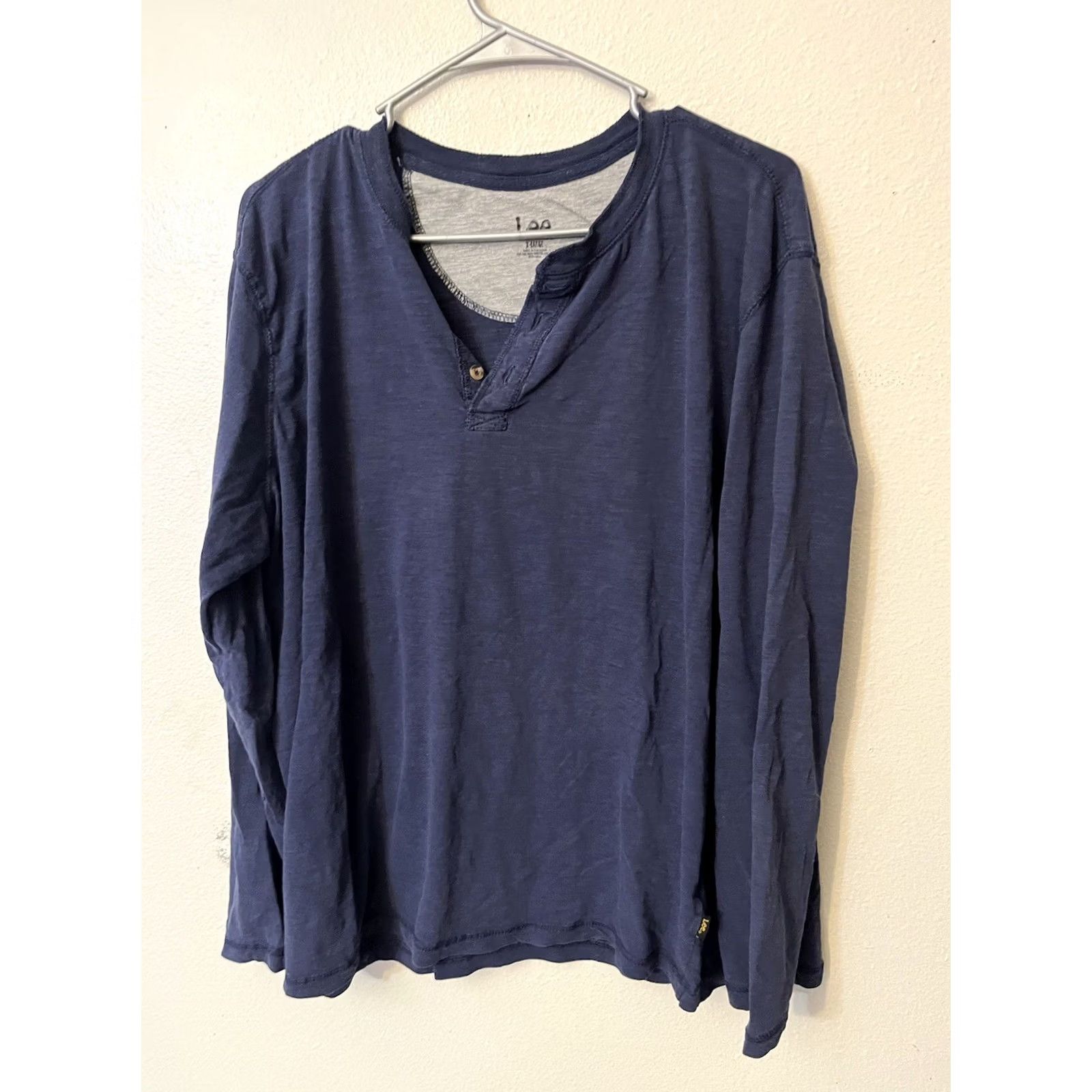 Lee Lee Henley Shirt Men's Size XL Navy Blue Solid Long Sleeve Size US XL / EU 56 / 4 - 2 Thumbnail