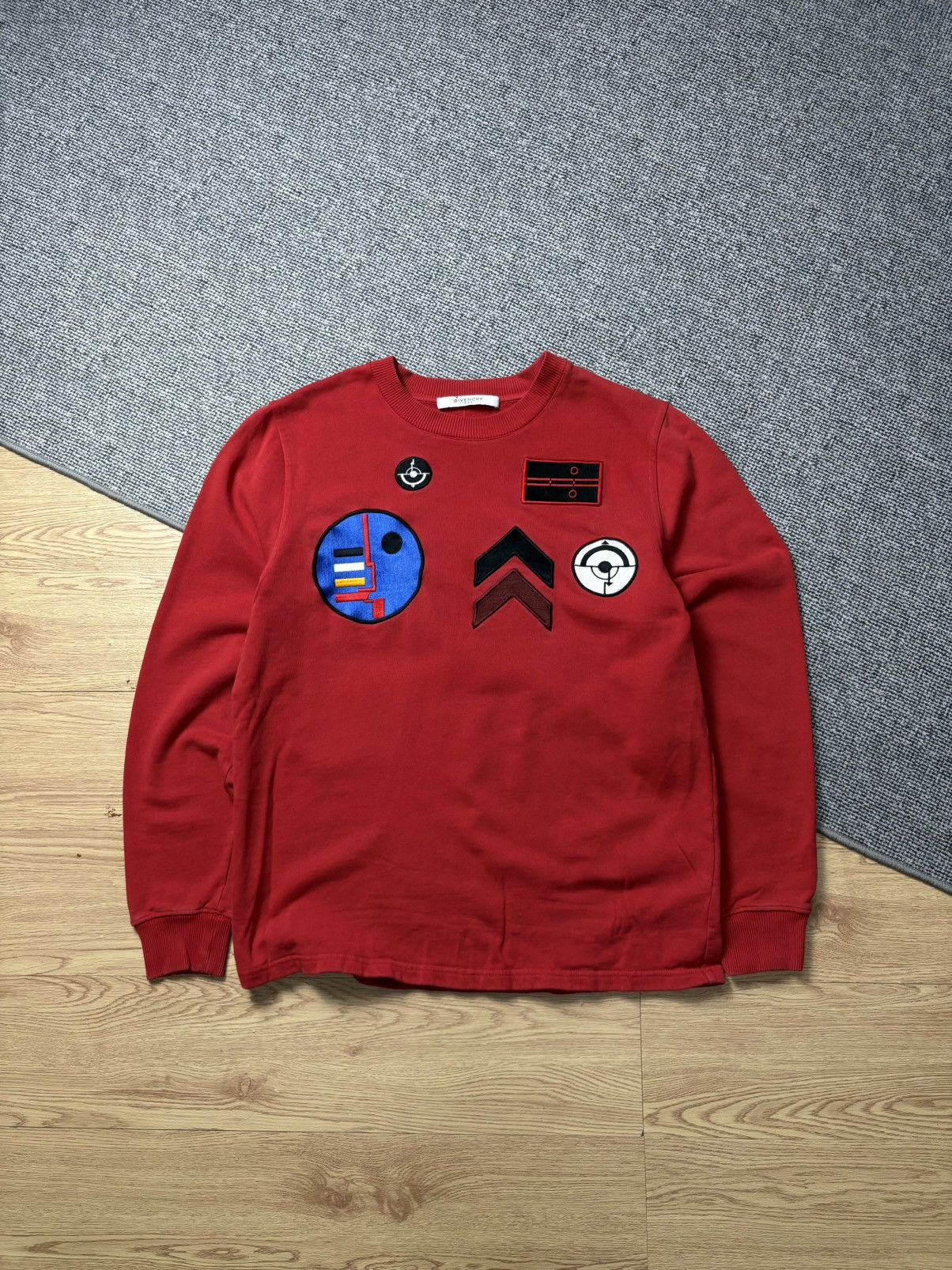 Givenchy Givenchy Embroidery Patch Crewneck Size US L / EU 52-54 / 3 - 1 Thumbnail
