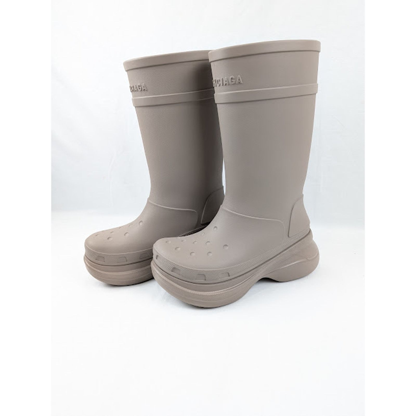 Balenciaga o1rshd1 Crocs Rubber Boots in Beige Size US 10 / EU 43 - 16 Thumbnail