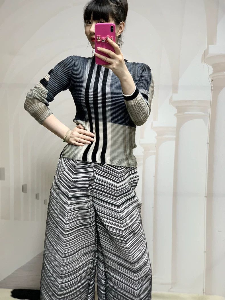 Issey Miyake Issey Miyake Two-tone pleated top Size S / US 4 / IT 40 - 2 Thumbnail