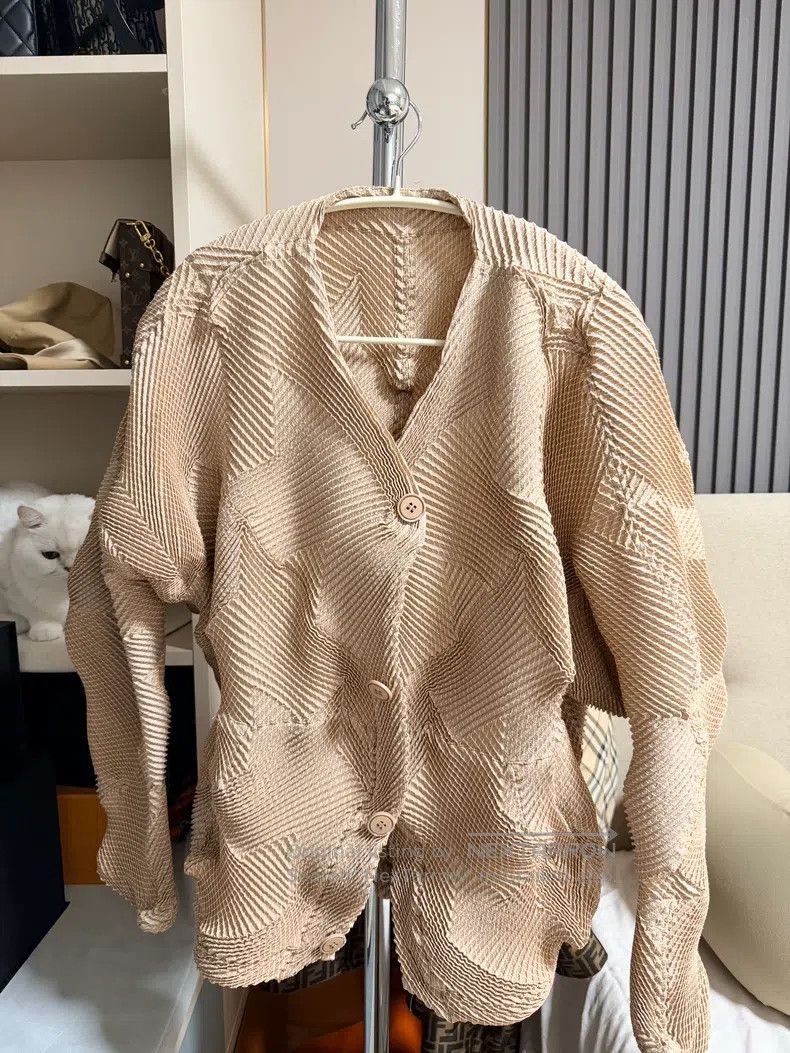 Issey Miyake Issey Miyake Beige Coat Size M / US 6-8 / IT 42-44 - 2 Thumbnail