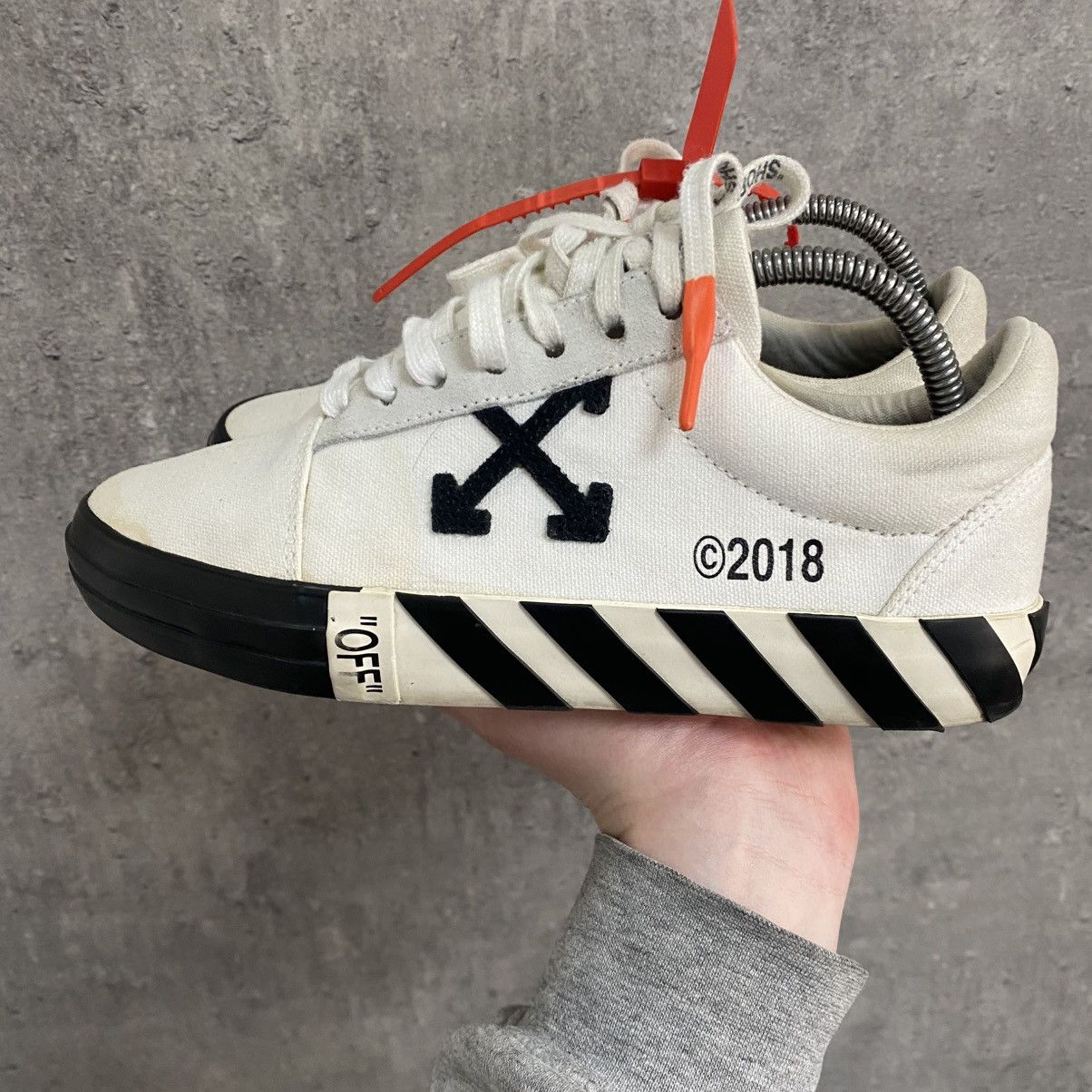 Off-White Off-White Vulcanized Low Sneakers Size US 8 / IT 38 - 9 Thumbnail