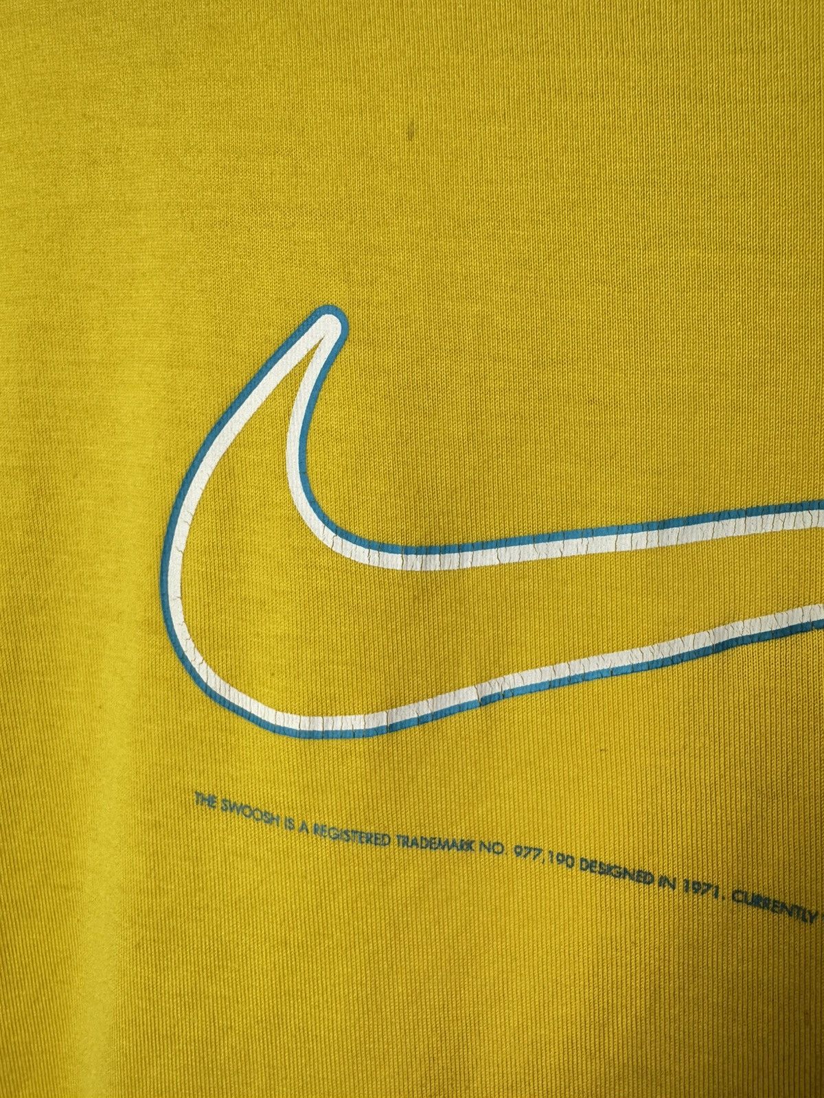 Nike Vintage Nike Center Big Swoosh T-Shirt Size M Size US M / EU 48-50 / 2 - 4 Thumbnail