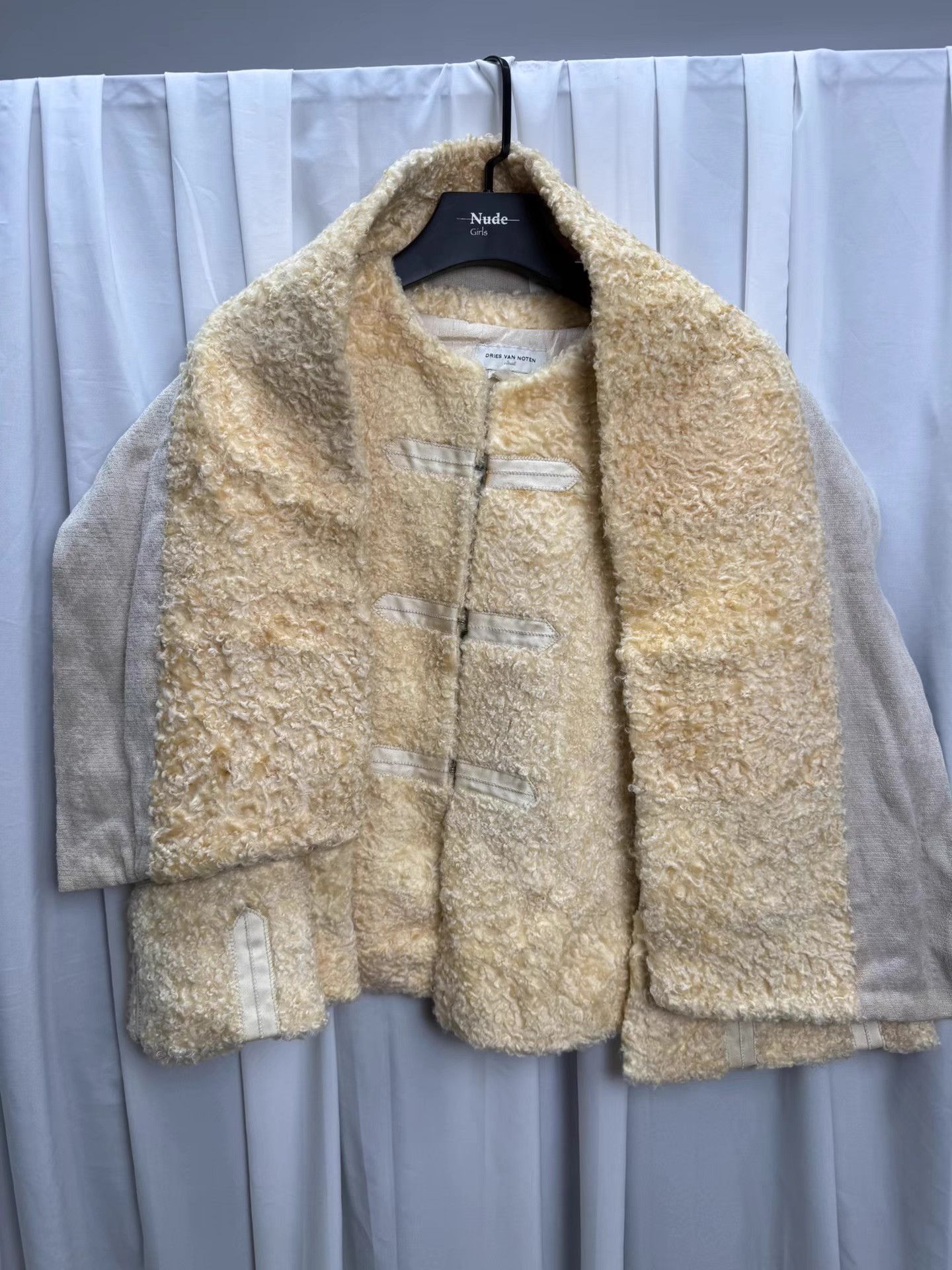 Dries Van Noten Dries Van Noten Faux Fur Plush Court Style Jacket K20 Size M / US 6-8 / IT 42-44 - 7 Thumbnail