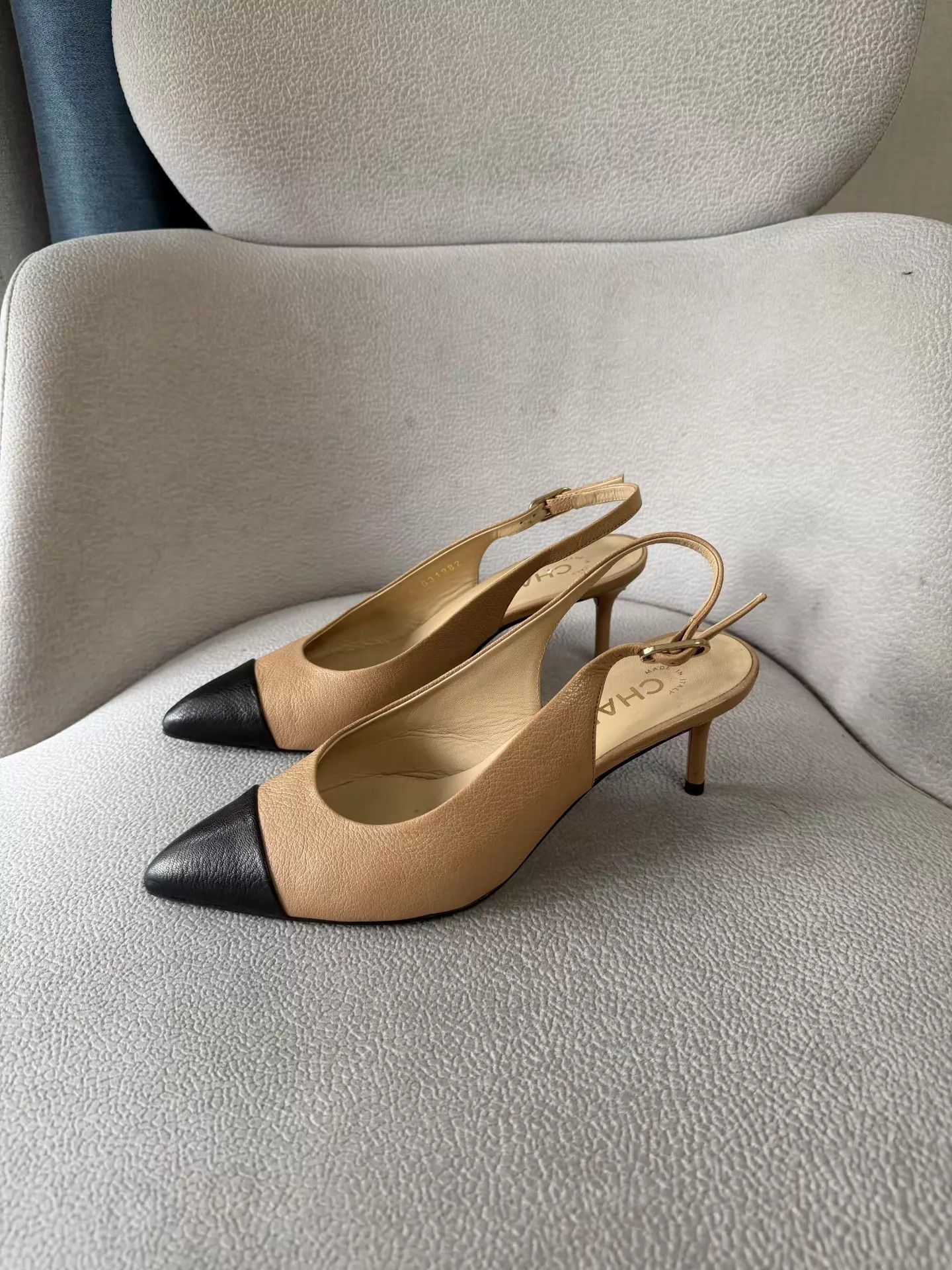 Chanel Chanel beige leather black pointed cat heel flats Size US 6 / IT 36 - 1 Thumbnail