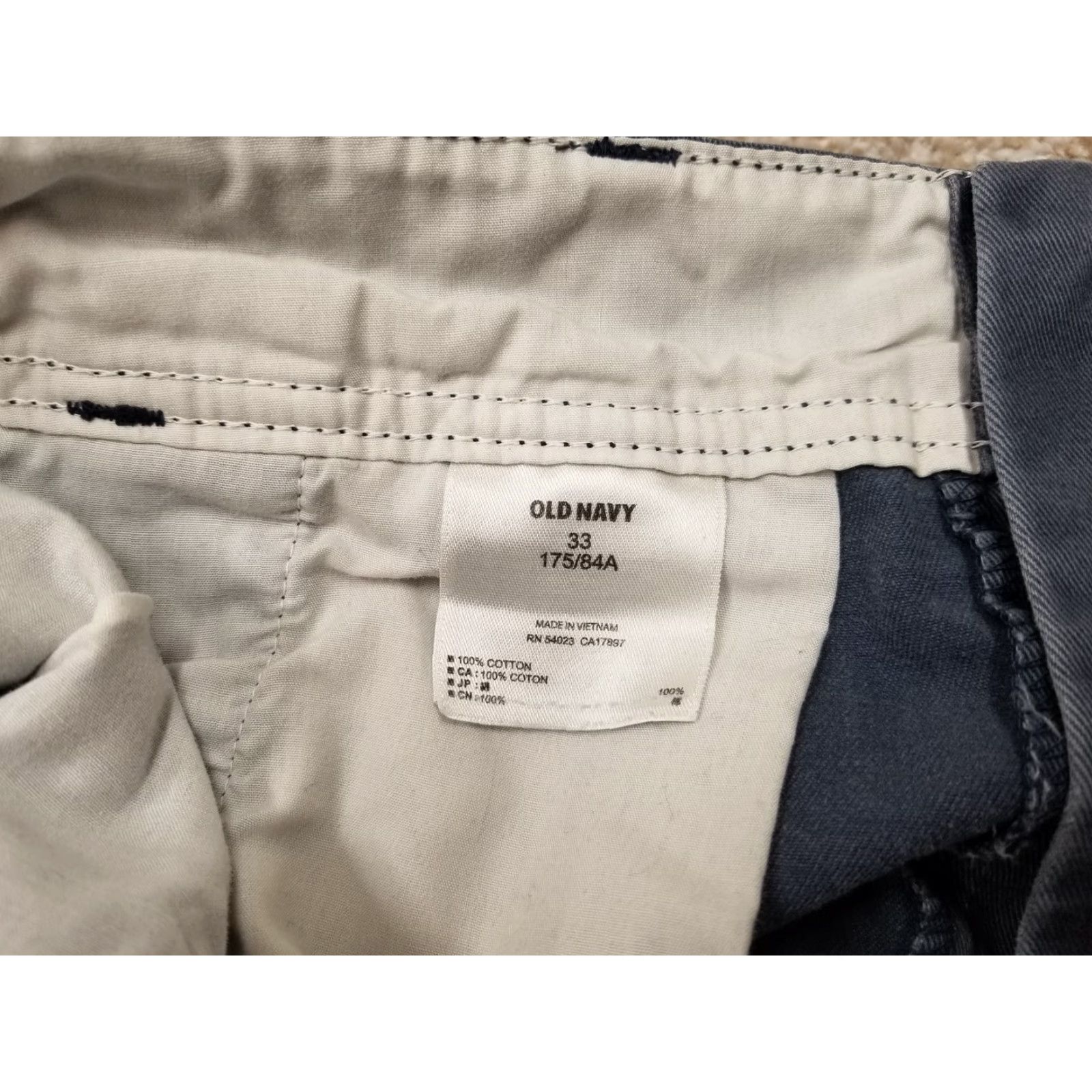 Old Navy Old Navy Shorts Mens 33 Gray Flat Front Faded Broken-In Outdoors Casual Chino 33 in Gray Regular Mens Size US 33 - 3 Thumbnail