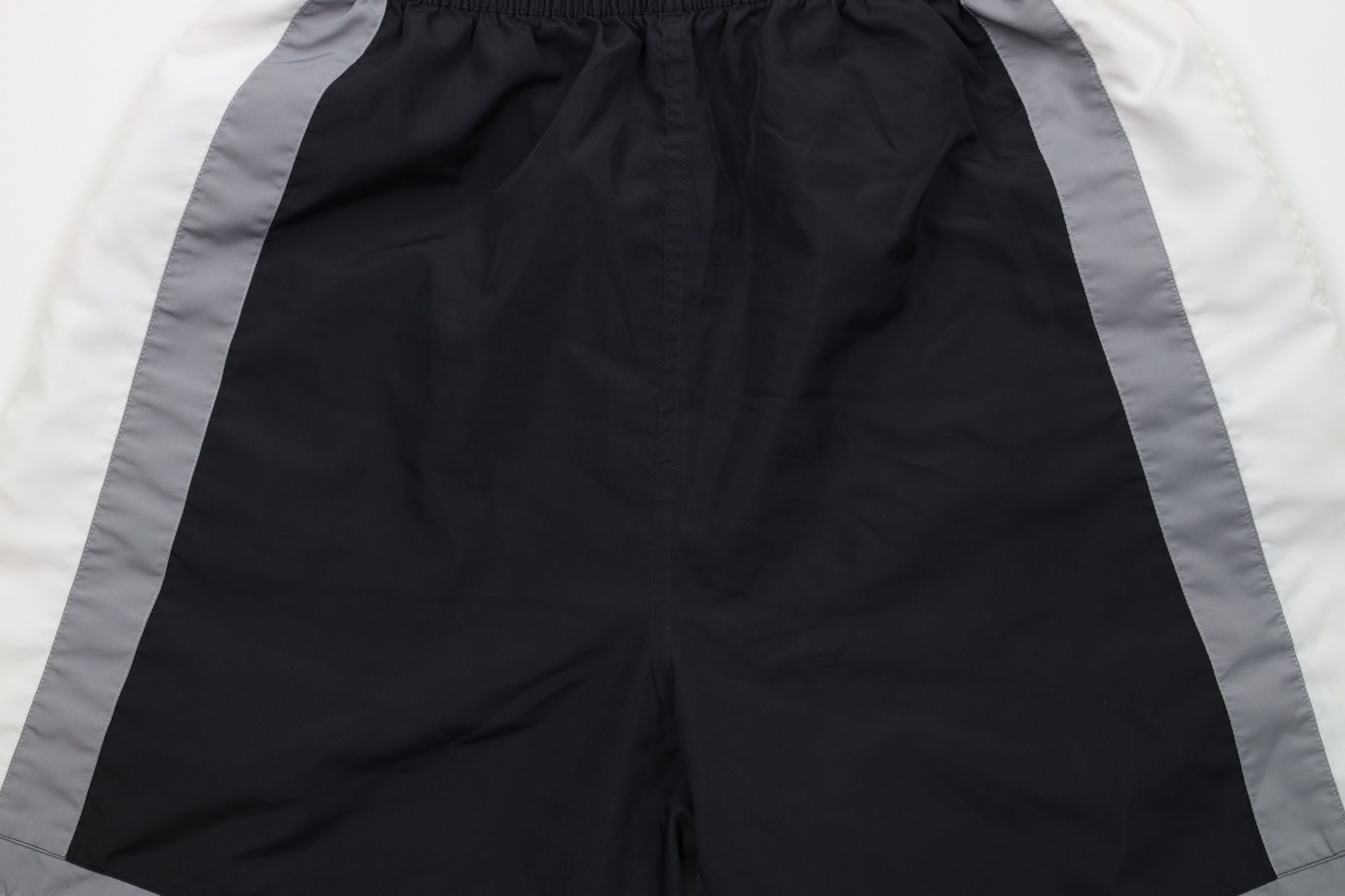 Vintage Vintage 90s Streetwear Block Running Jogging Soccer Shorts Size US 34 / EU 50 - 3 Thumbnail