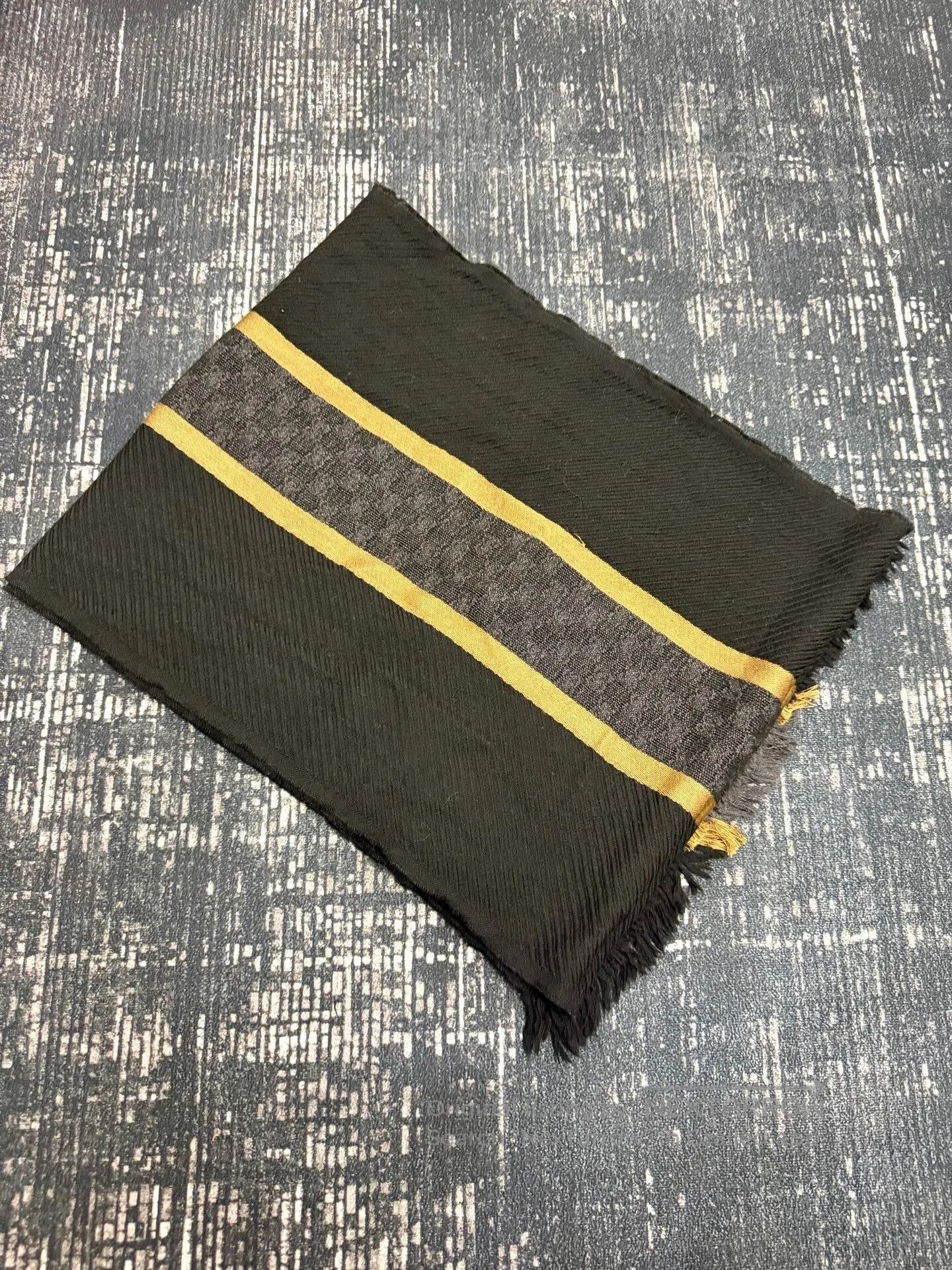 Gucci Gucci Classic Monogram Scarf. Size ONE SIZE - 1 Thumbnail