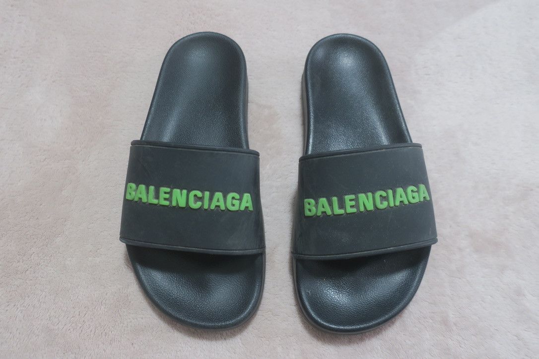 Balenciaga Smooth Rubber Logo Pool Slide Black/Green Size US 6 / IT 36 - 1 Thumbnail