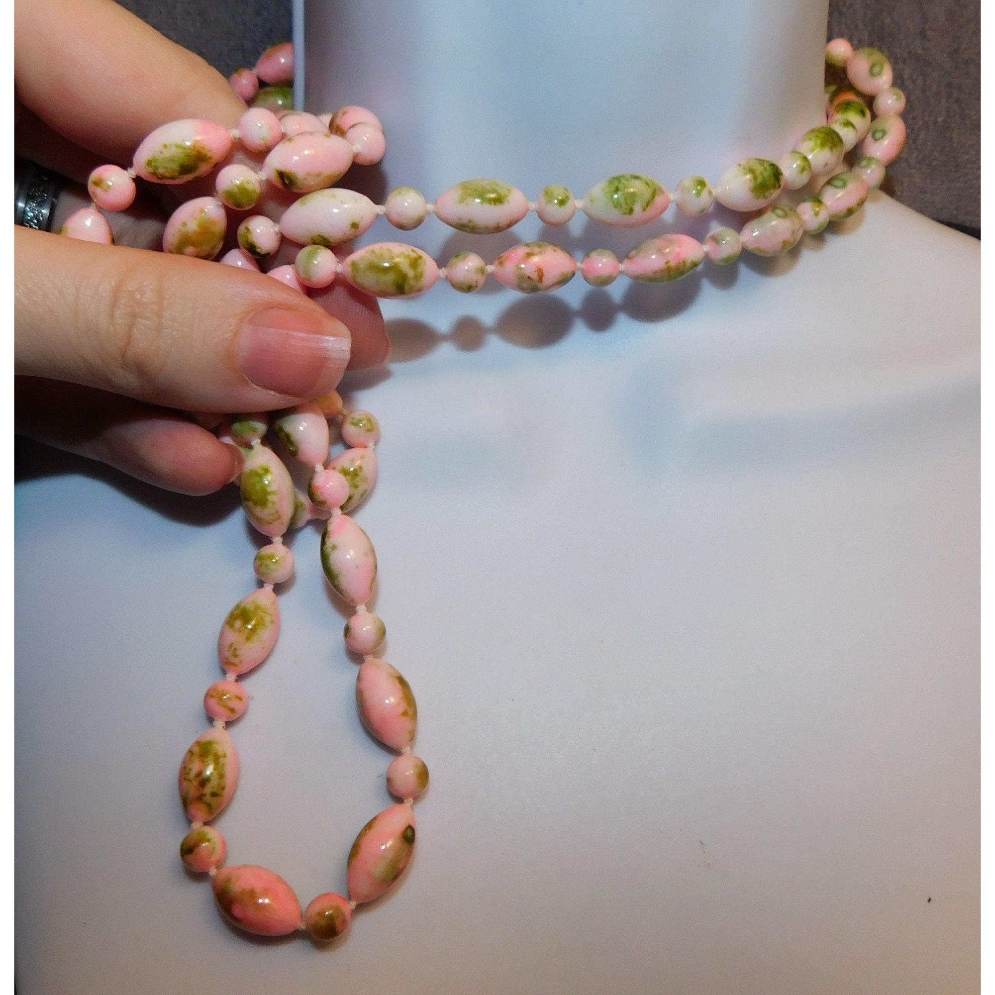 Other Spring Themed Pink And Green Abstract Beaded Necklace Size ONE SIZE - 2 Thumbnail