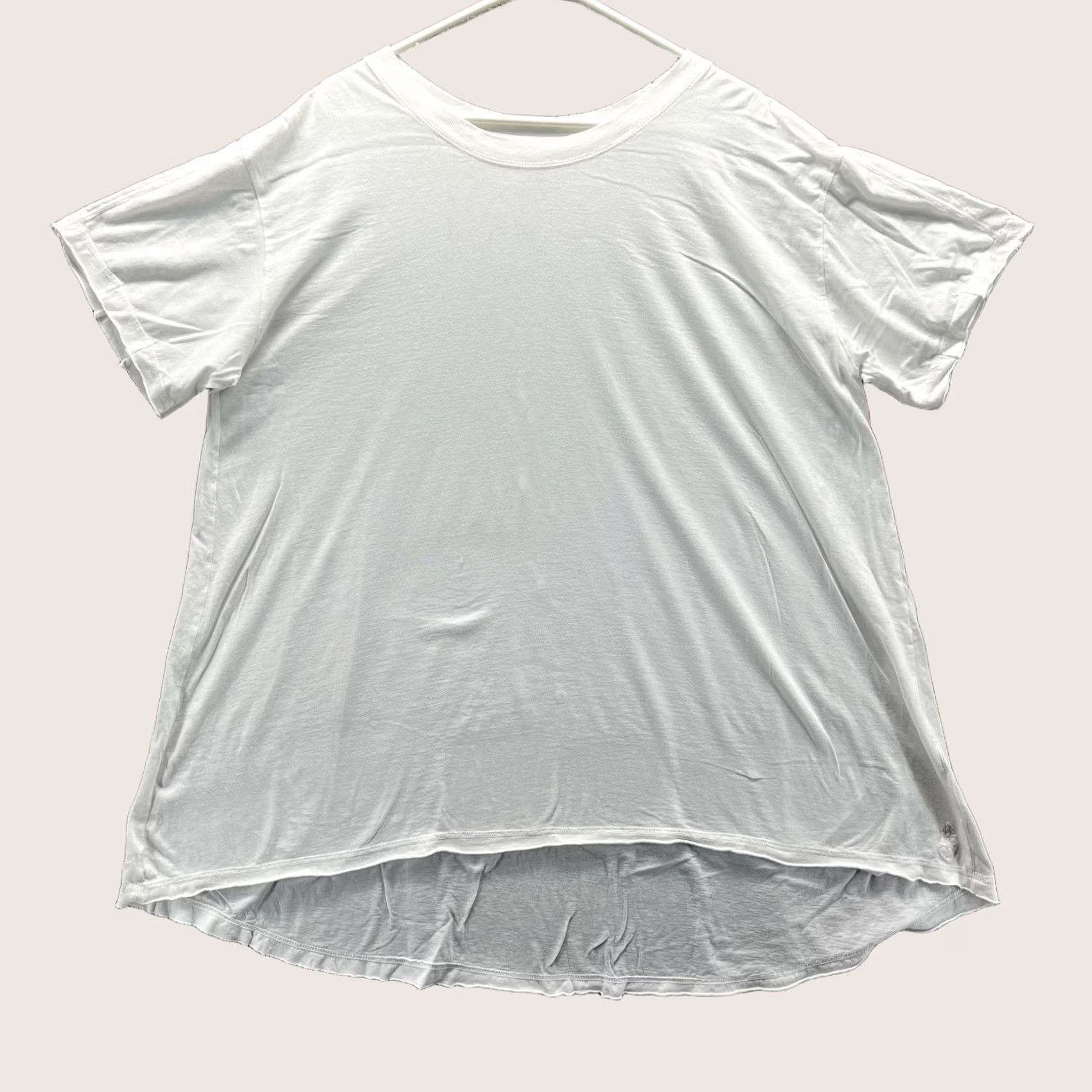 Free People Free People Movement Shirt Womens M White Short Sleeve Crew Neck High Low Hem Relaxed Lightweight Jersey T-Shirt Casual Women Size M / US 6-8 / IT 42-44 - 1 Thumbnail