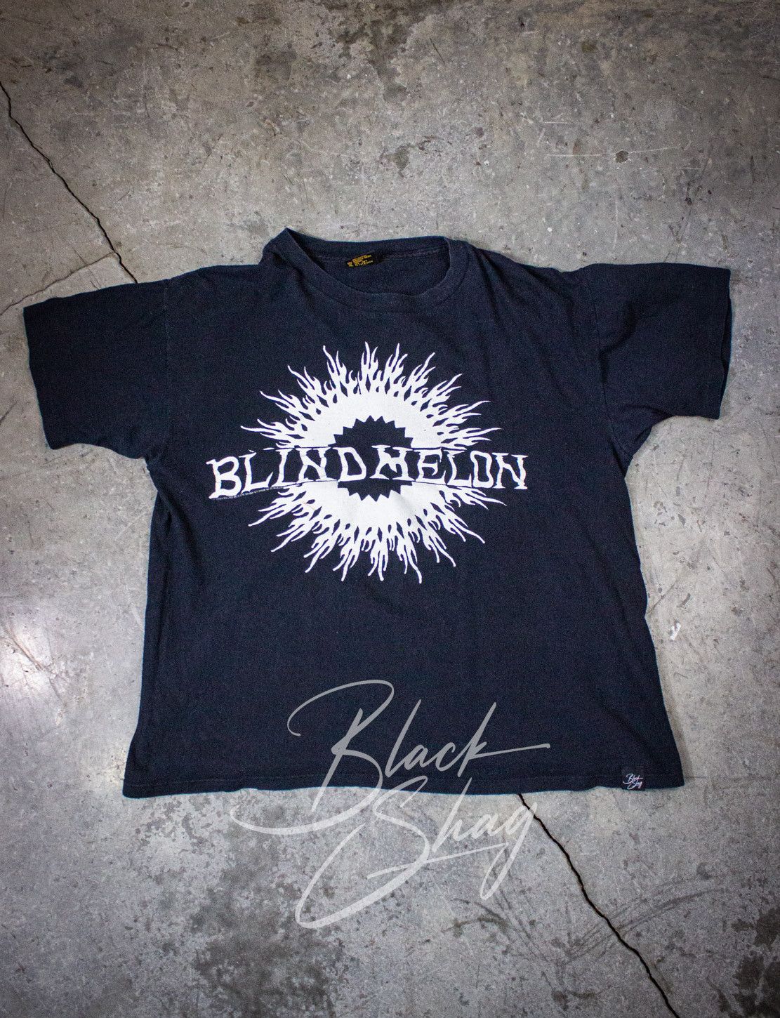Band Tees Vintage Blind Melon Sun Logo Concert T Shirt 1993 Size US XL / EU 56 / 4 - 1 Thumbnail