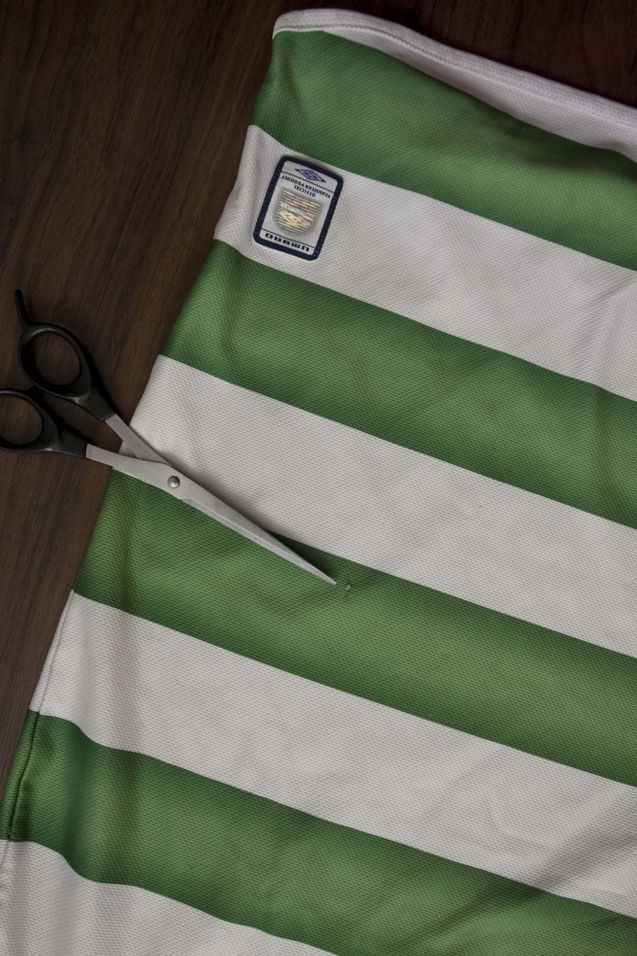 Umbro Shamrocks Soccer Jersey Size L Umbro Size US L / EU 52-54 / 3 - 5 Thumbnail