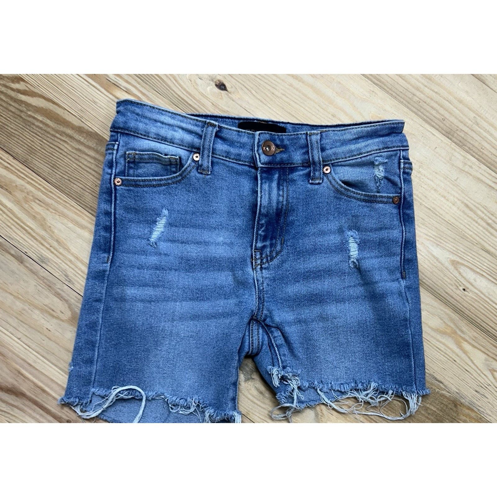Kendall And Kylie Kendall + Kylie Women's Size 3/26 The Boyfriend Jean Shorts. Size 26" / US 2 / IT 38 - 1 Thumbnail