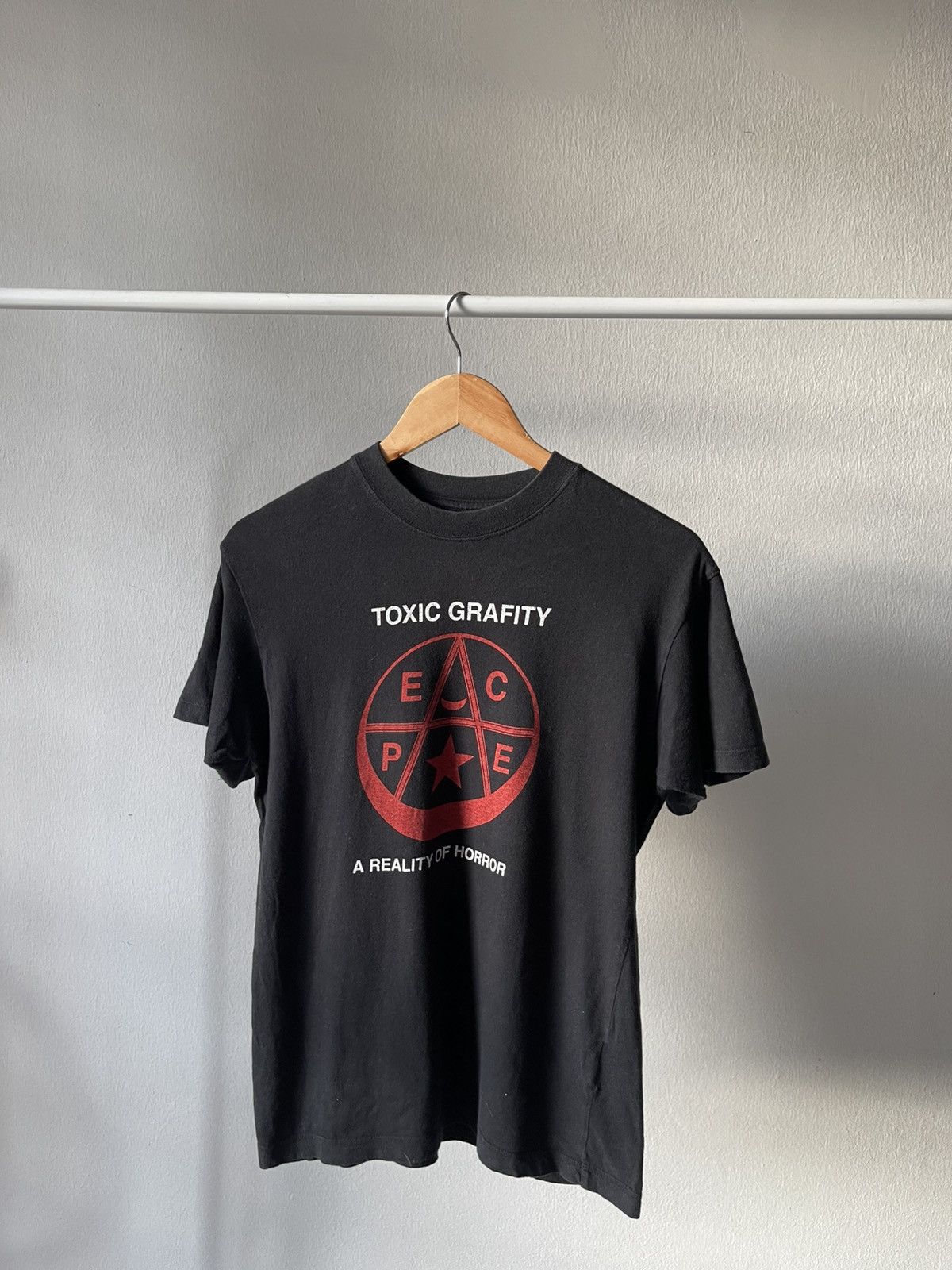 Jun Takahashi × Undercover 2000s Undercoverism Toxic Grafity Tee Size US S / EU 44-46 / 1 - 3 Thumbnail