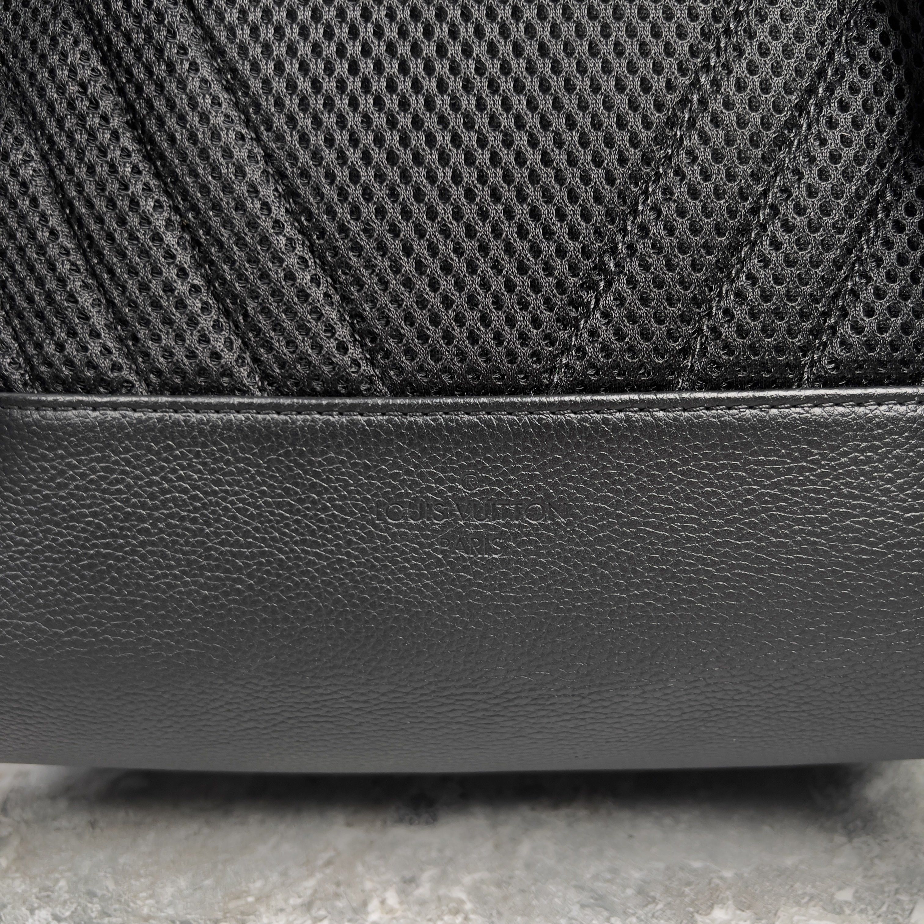 Louis Vuitton Louis Vuitton Aerogram Takeoff Backpack Grain Leather Size ONE SIZE - 10 Thumbnail