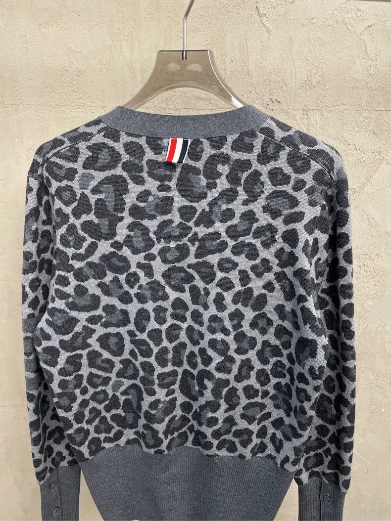 Thom Browne Thom browne Gray full-print leopard four-striped wool cardi Size M / US 6-8 / IT 42-44 - 4 Thumbnail
