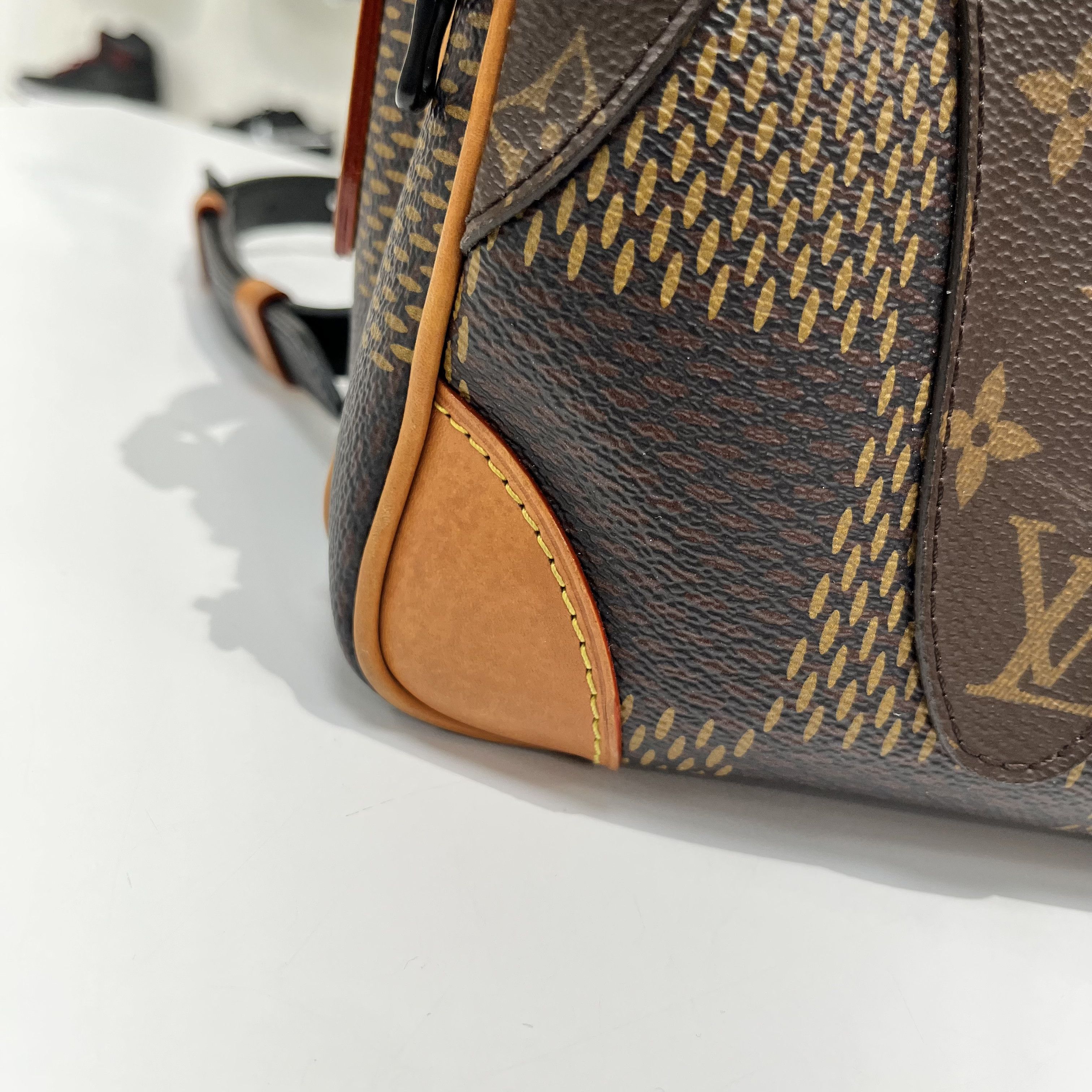 Louis Vuitton × Nigo × Virgil Abloh Louis Vuitton Virgil Abloh x Nigo Nil Messenger Giant Brown Size ONE SIZE - 18 Thumbnail