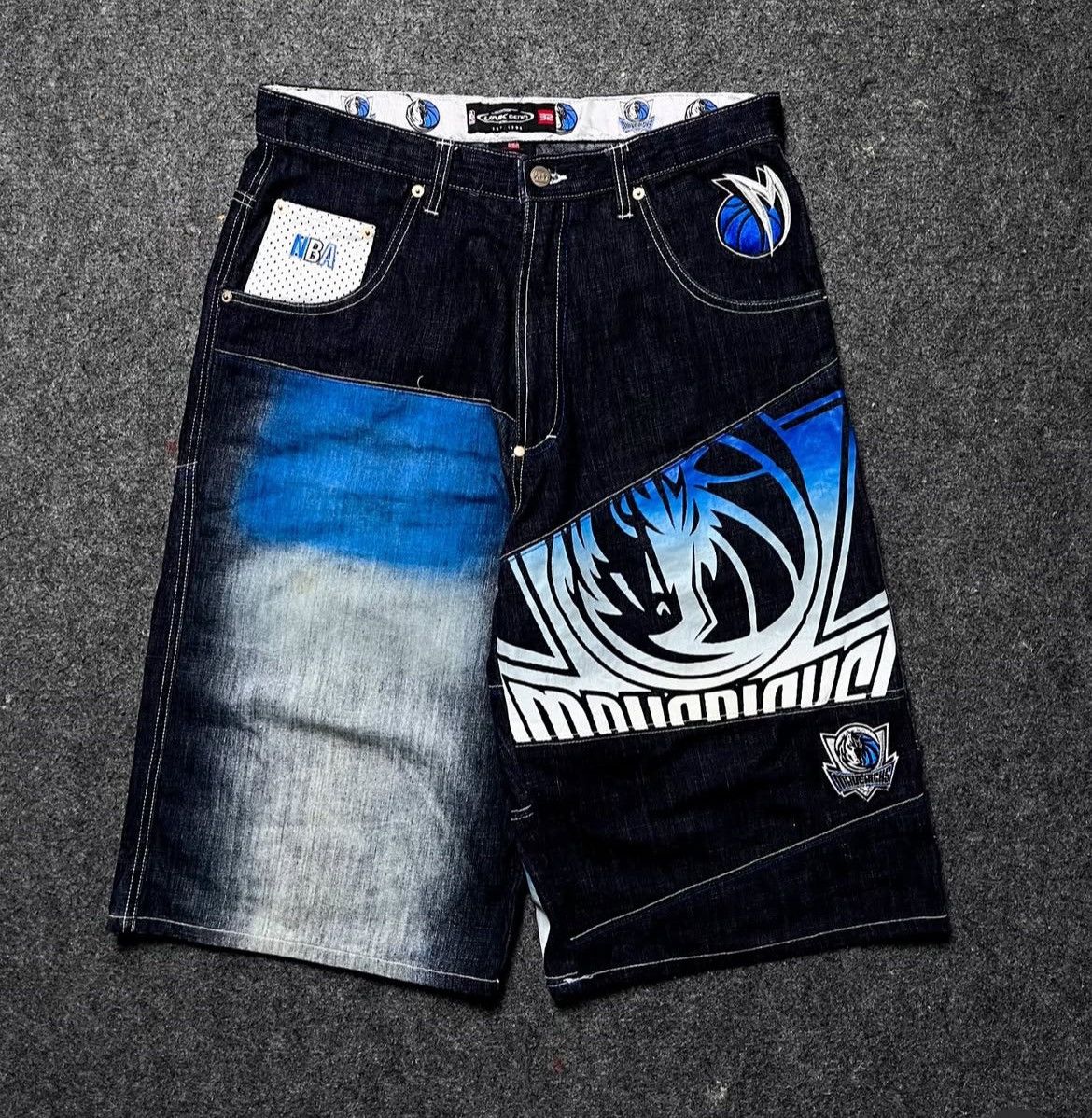 Japanese Brand × NBA × Vintage 00’S JORTS PANTS NBA UNK DALLAS MAVERICKS Size US 32 / EU 48 - 1 Thumbnail
