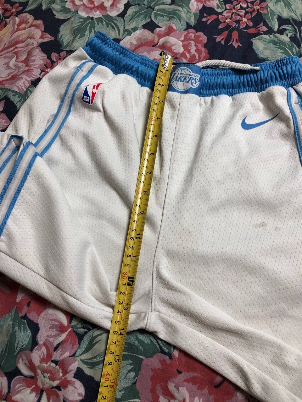 Nike Nike Los Angeles Lakers City Swingman Basketball Shorts Size US 34 / EU 50 - 17 Thumbnail